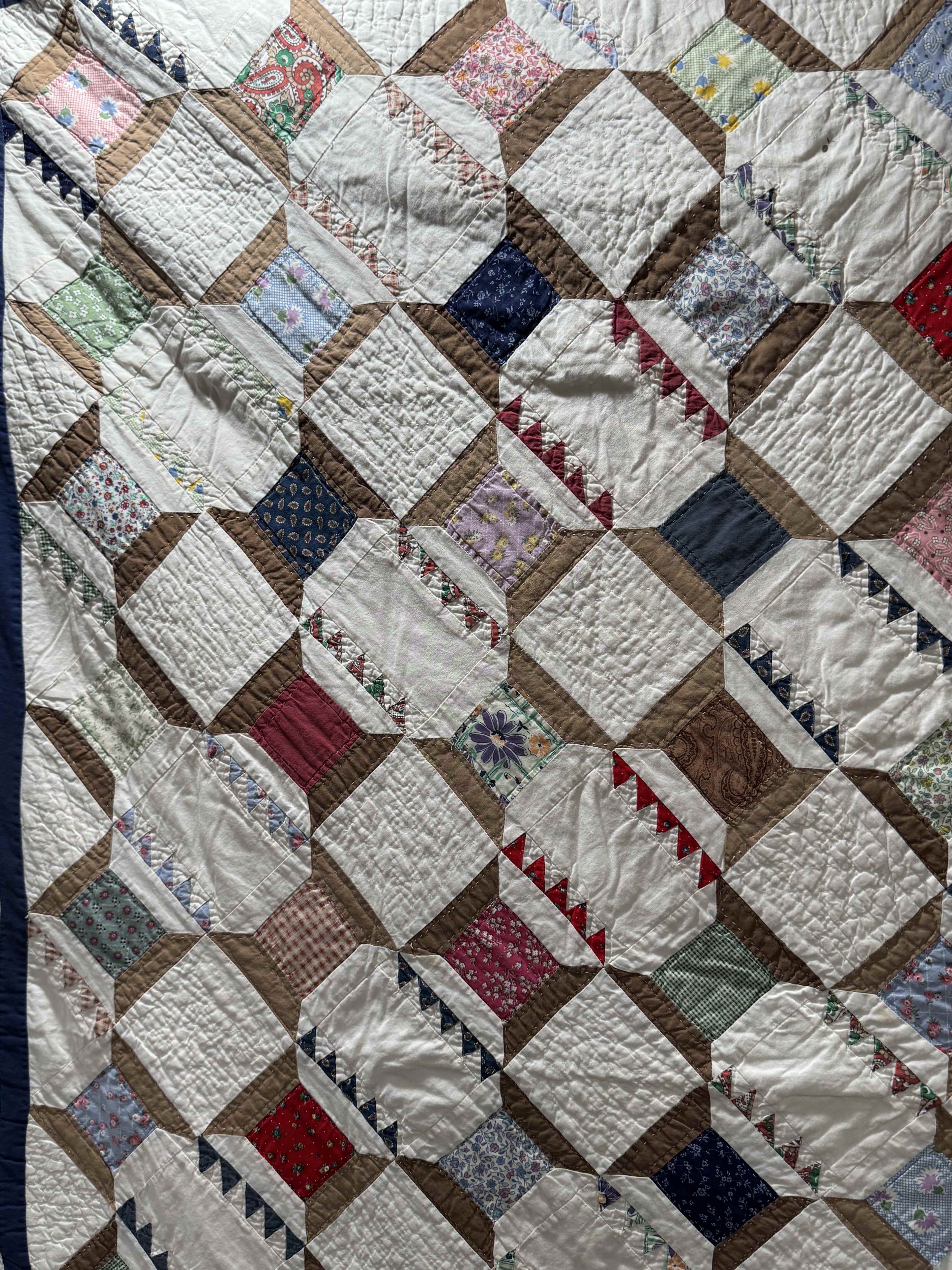 Vintage Snowball Lattice Quilt