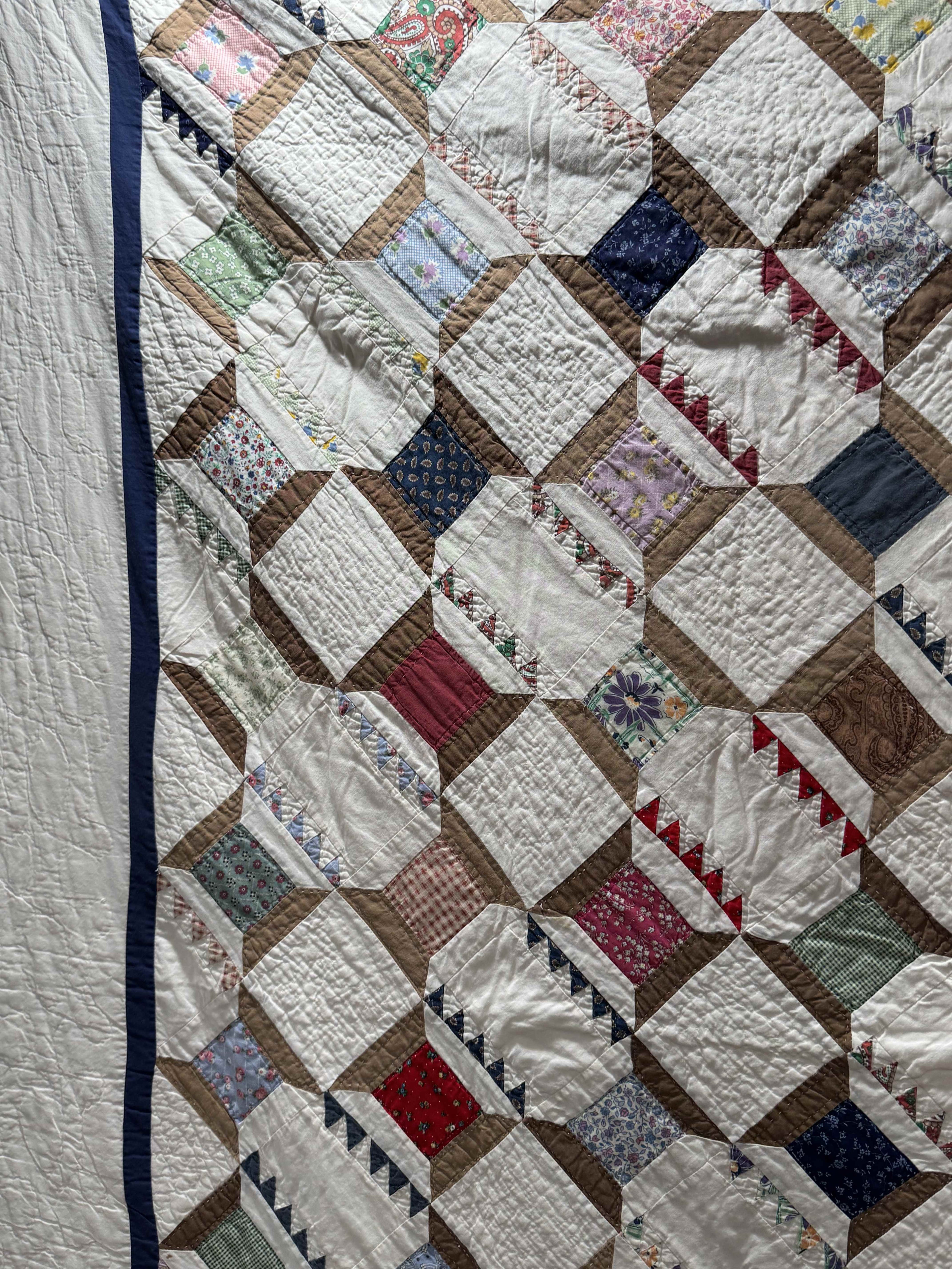 Vintage Snowball Lattice Quilt