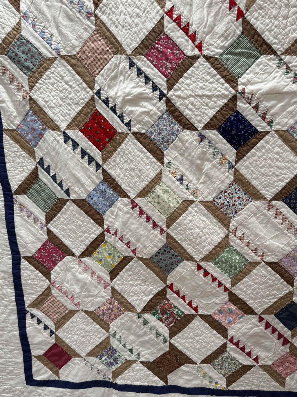 Vintage Snowball Lattice Quilt