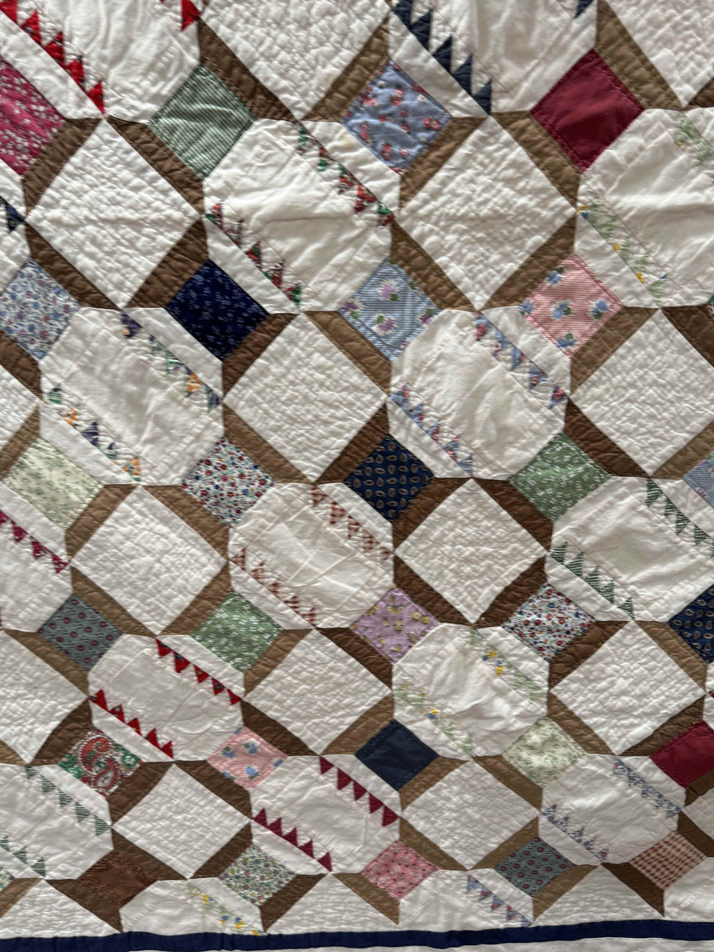 Vintage Snowball Lattice Quilt