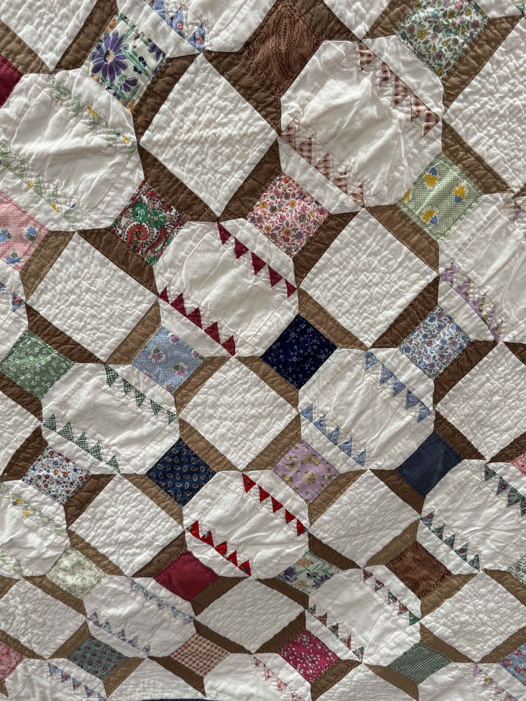 Vintage Snowball Lattice Quilt