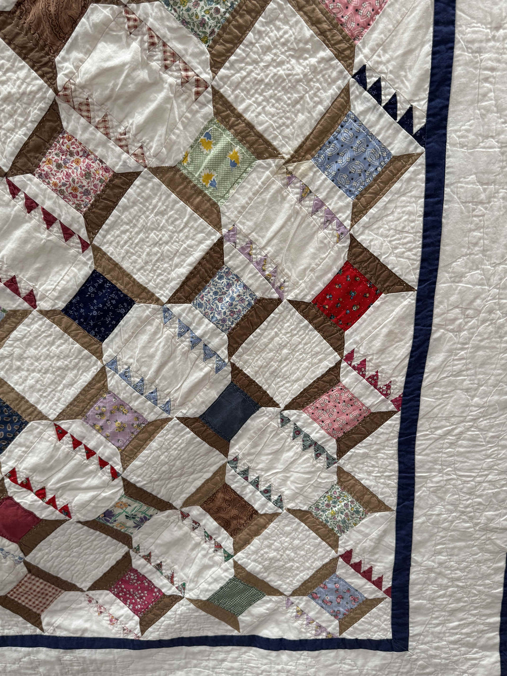 Vintage Snowball Lattice Quilt