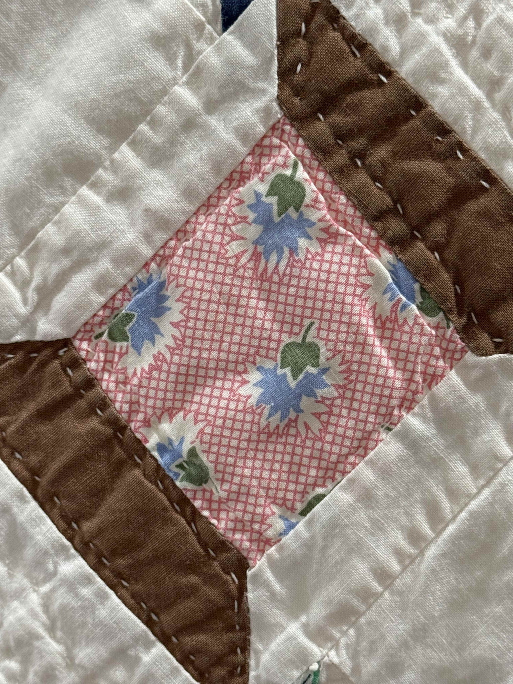Vintage Snowball Lattice Quilt