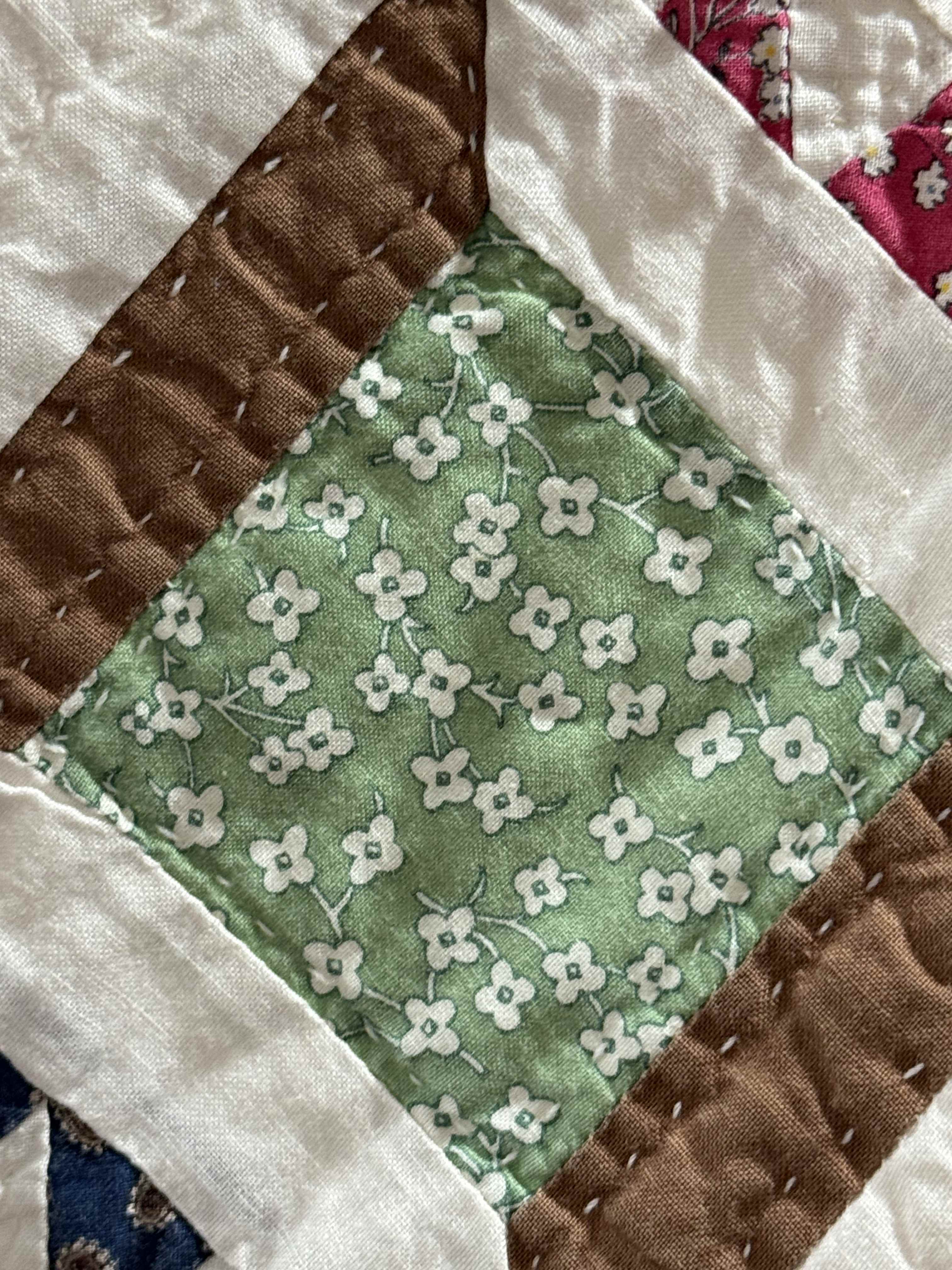 Vintage Snowball Lattice Quilt