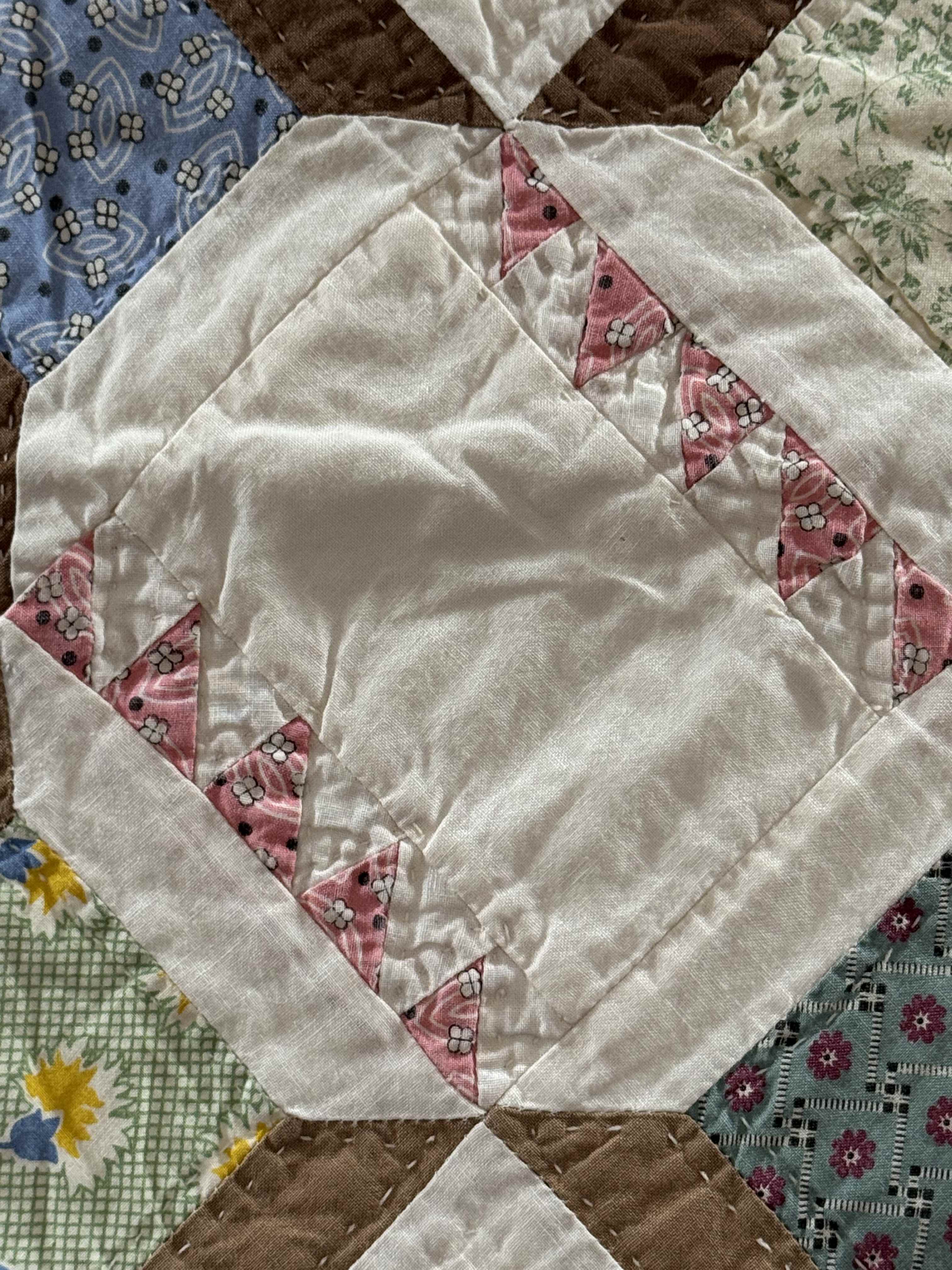 Vintage Snowball Lattice Quilt