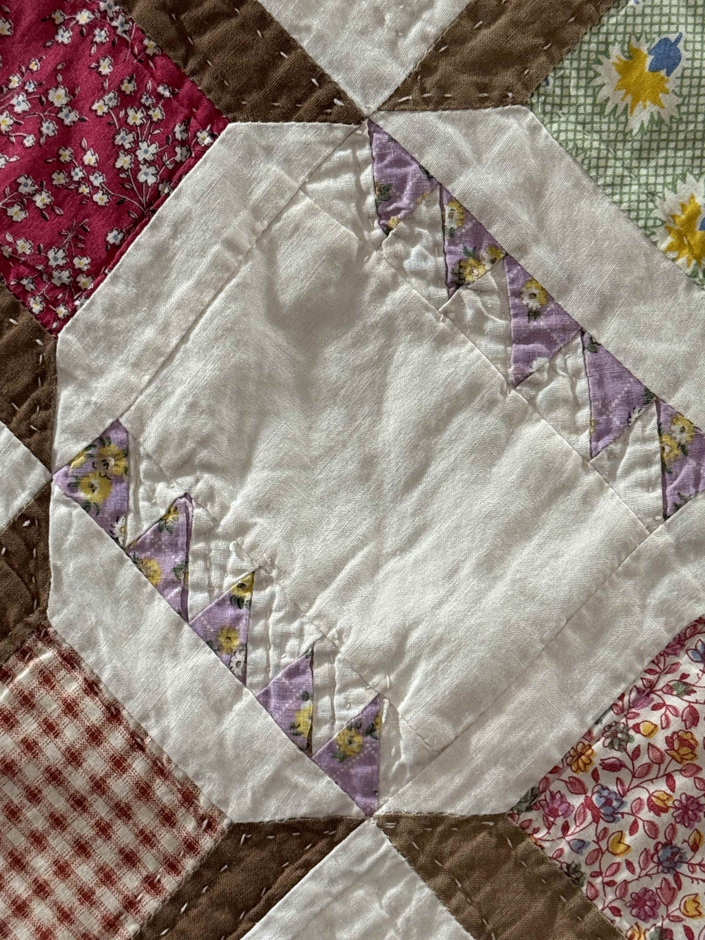 Vintage Snowball Lattice Quilt