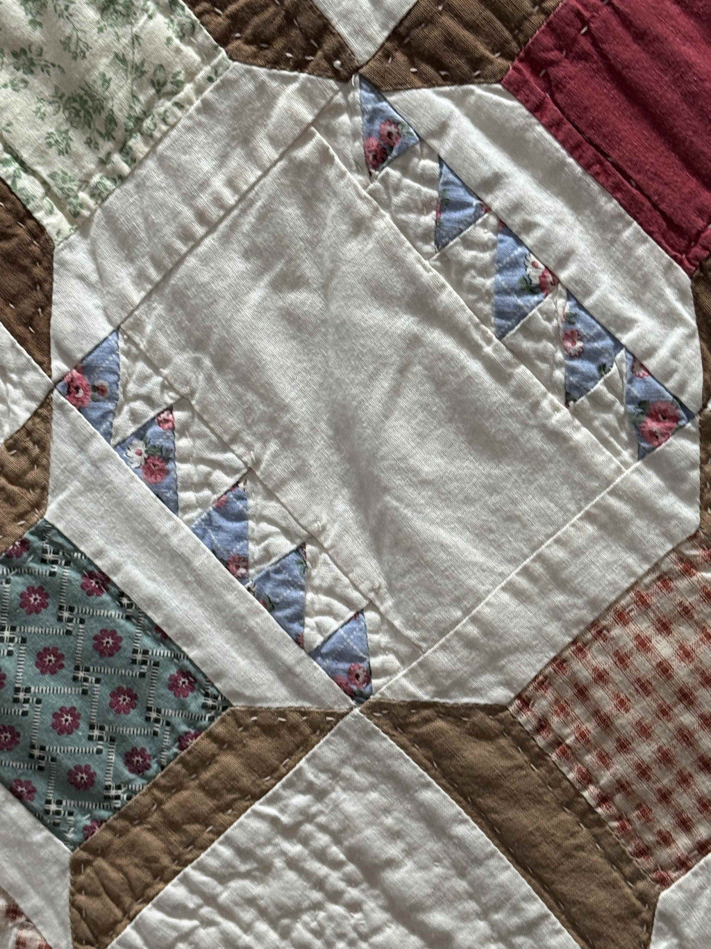 Vintage Snowball Lattice Quilt