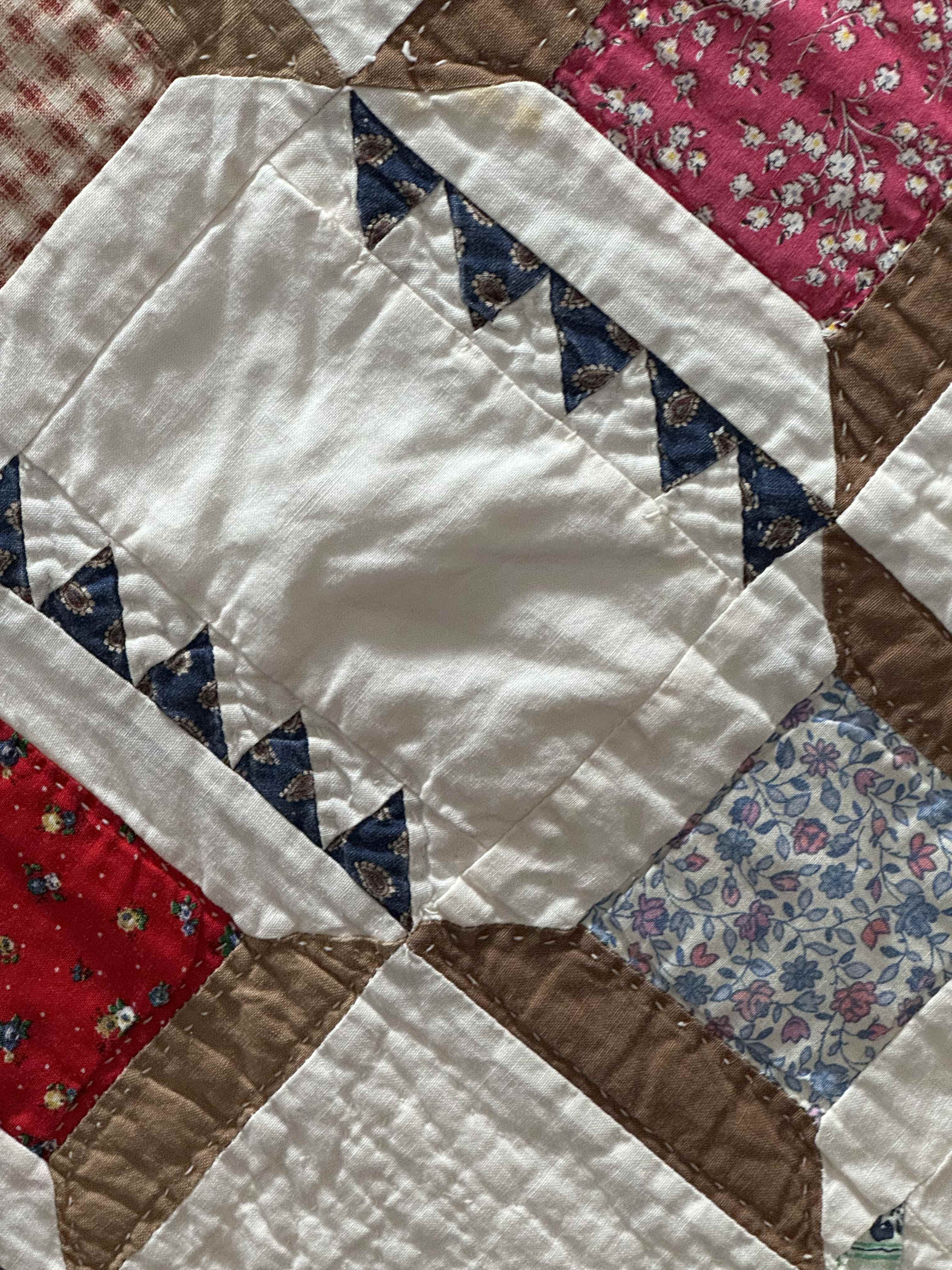 Vintage Snowball Lattice Quilt