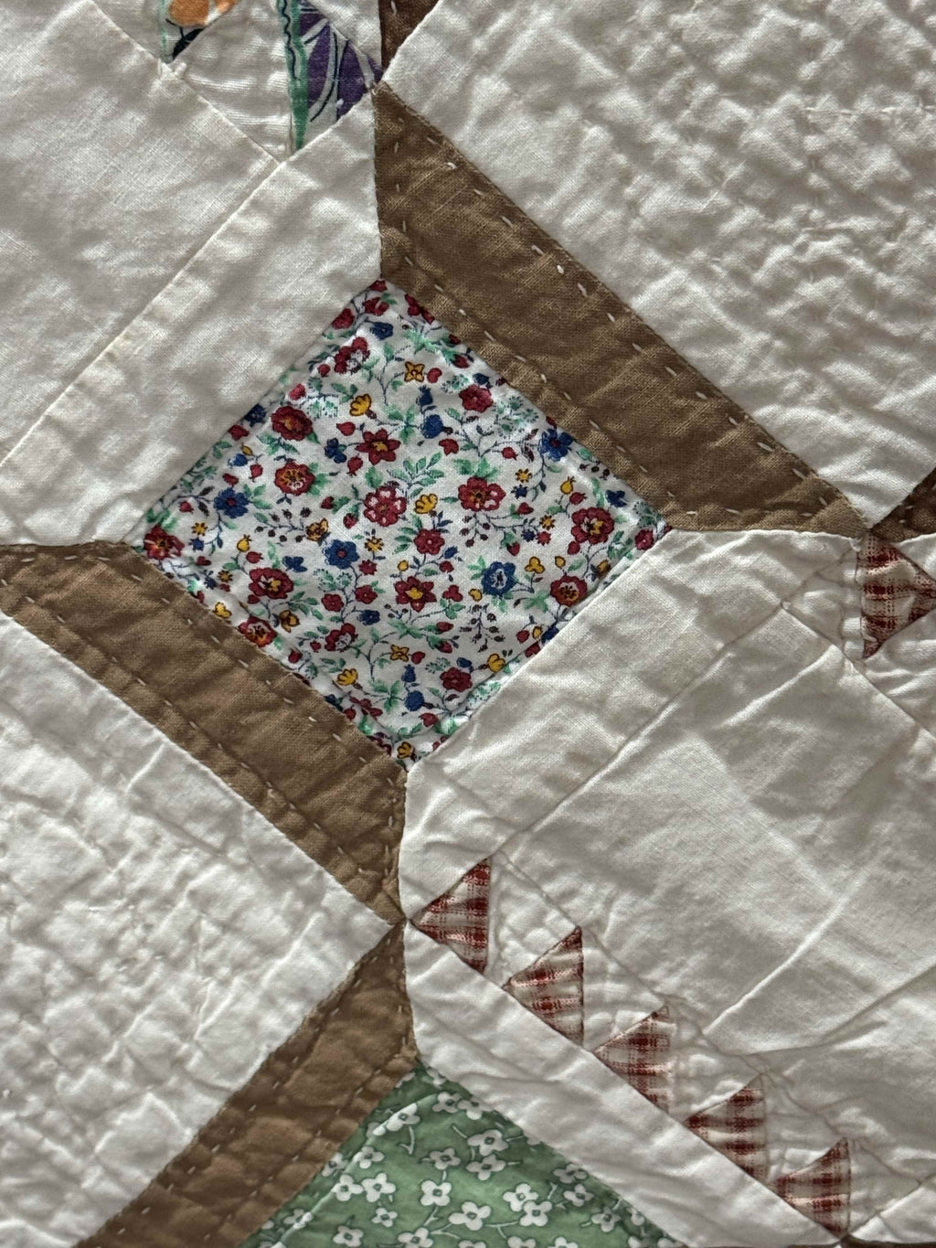 Vintage Snowball Lattice Quilt