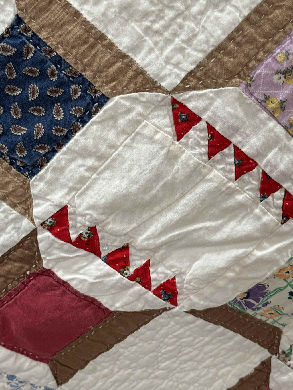 Vintage Snowball Lattice Quilt