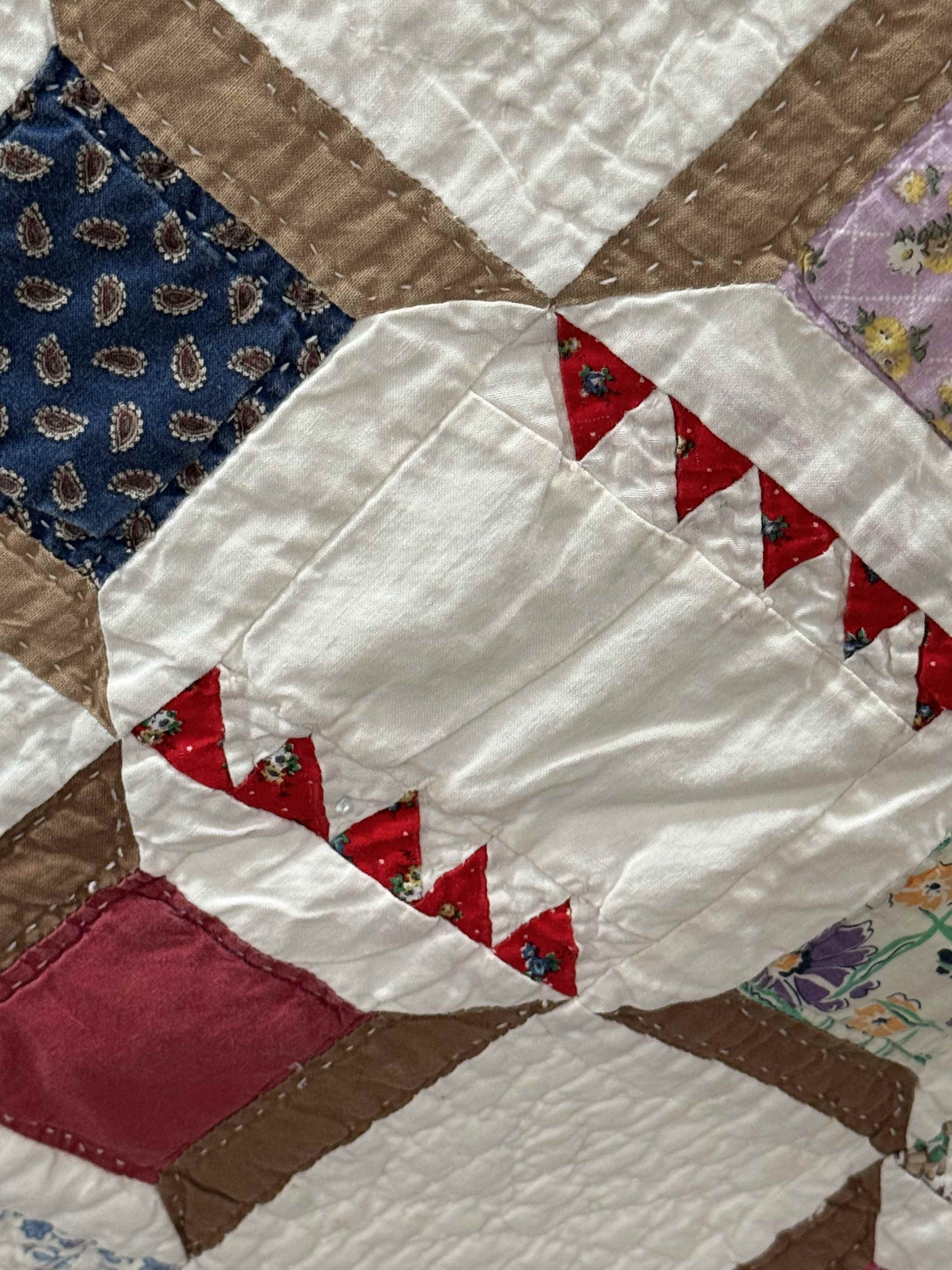 Vintage Snowball Lattice Quilt