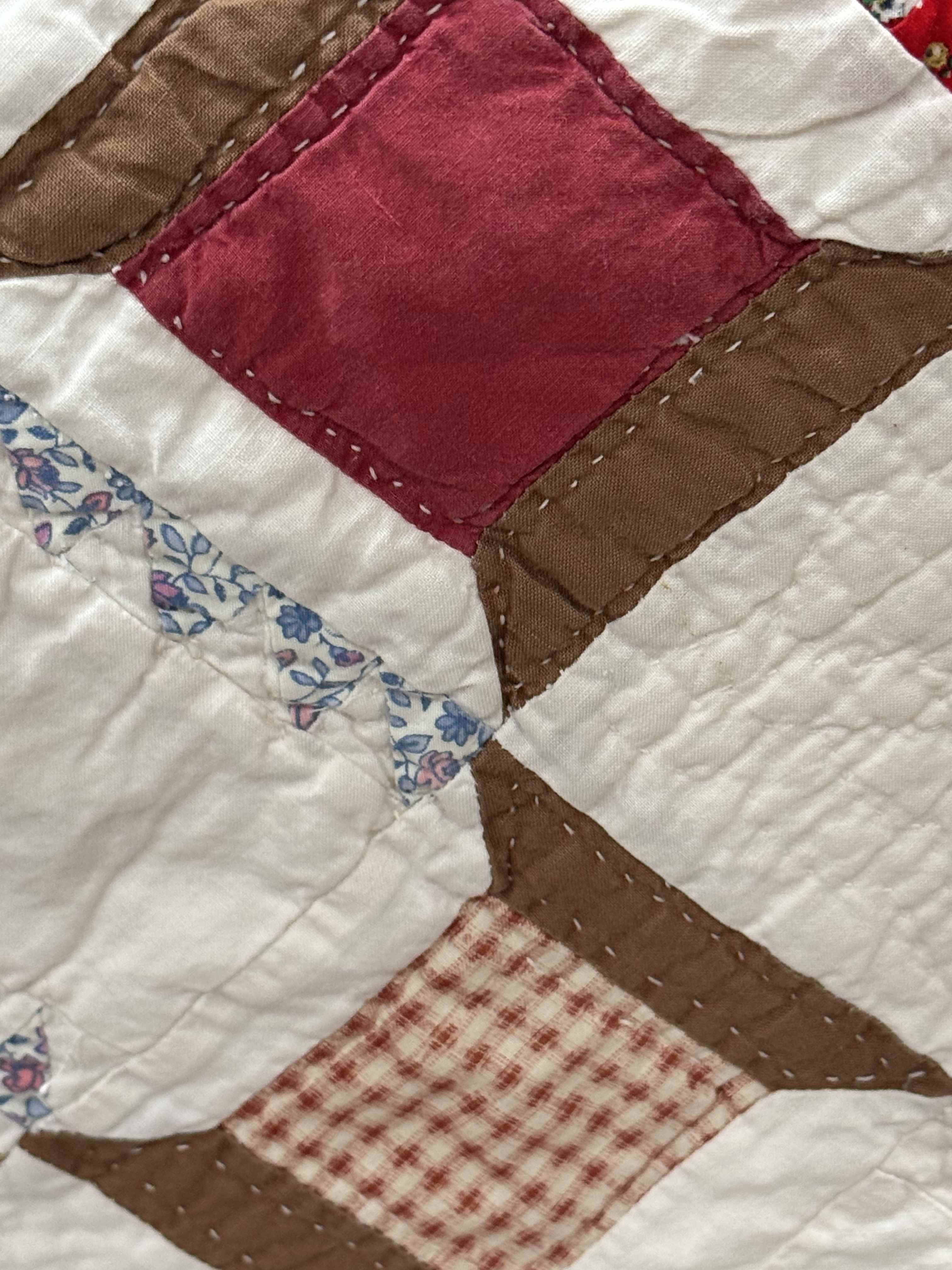Vintage Snowball Lattice Quilt