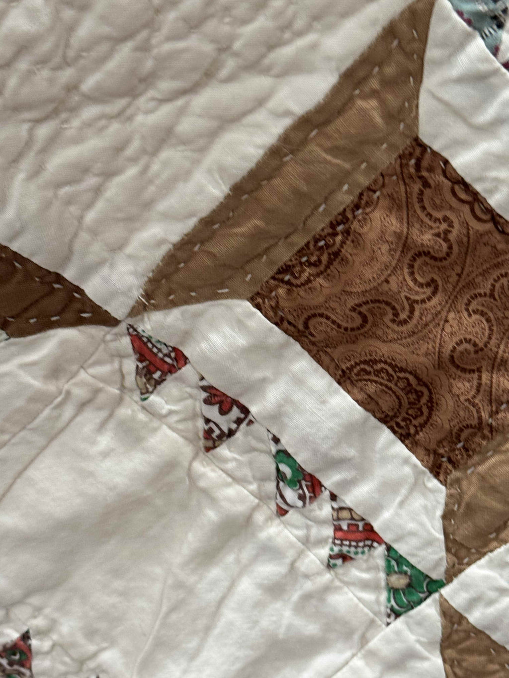 Vintage Snowball Lattice Quilt
