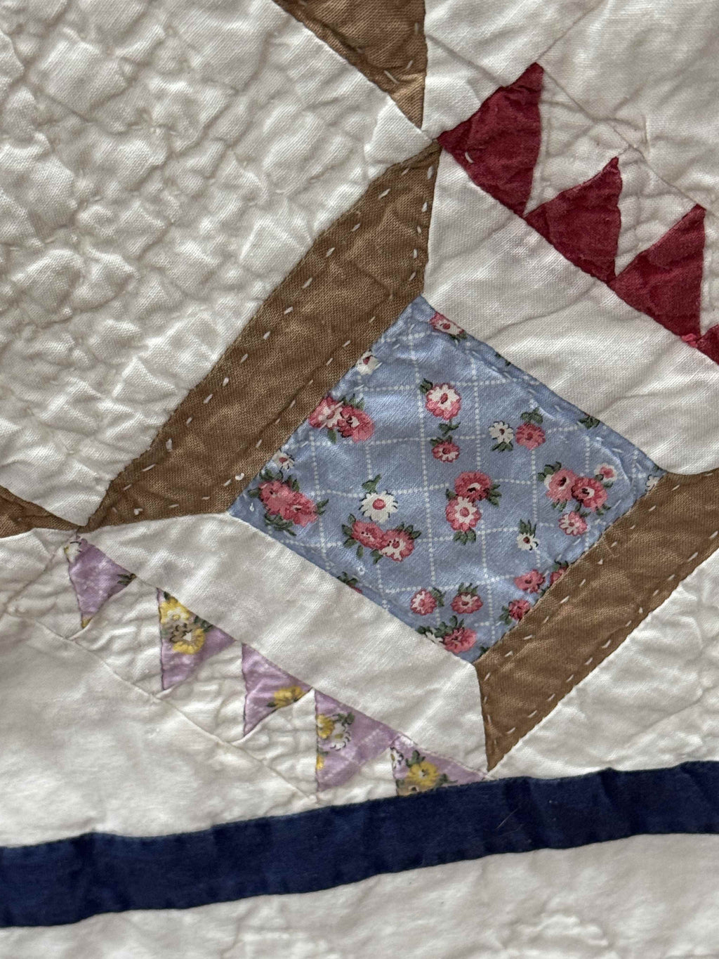Vintage Snowball Lattice Quilt