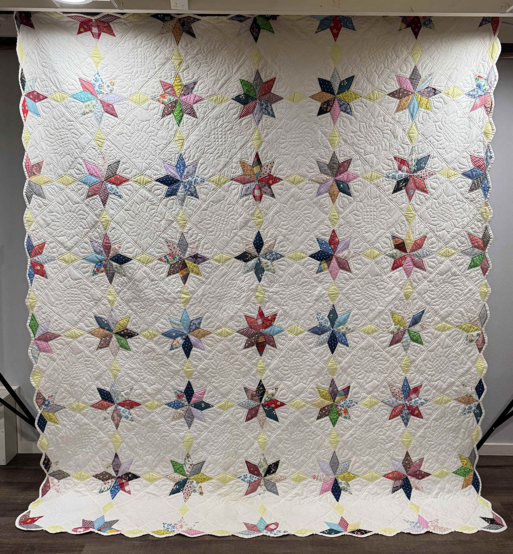 Vintage Eight-Point Star With Diamond Lattice Quilt
