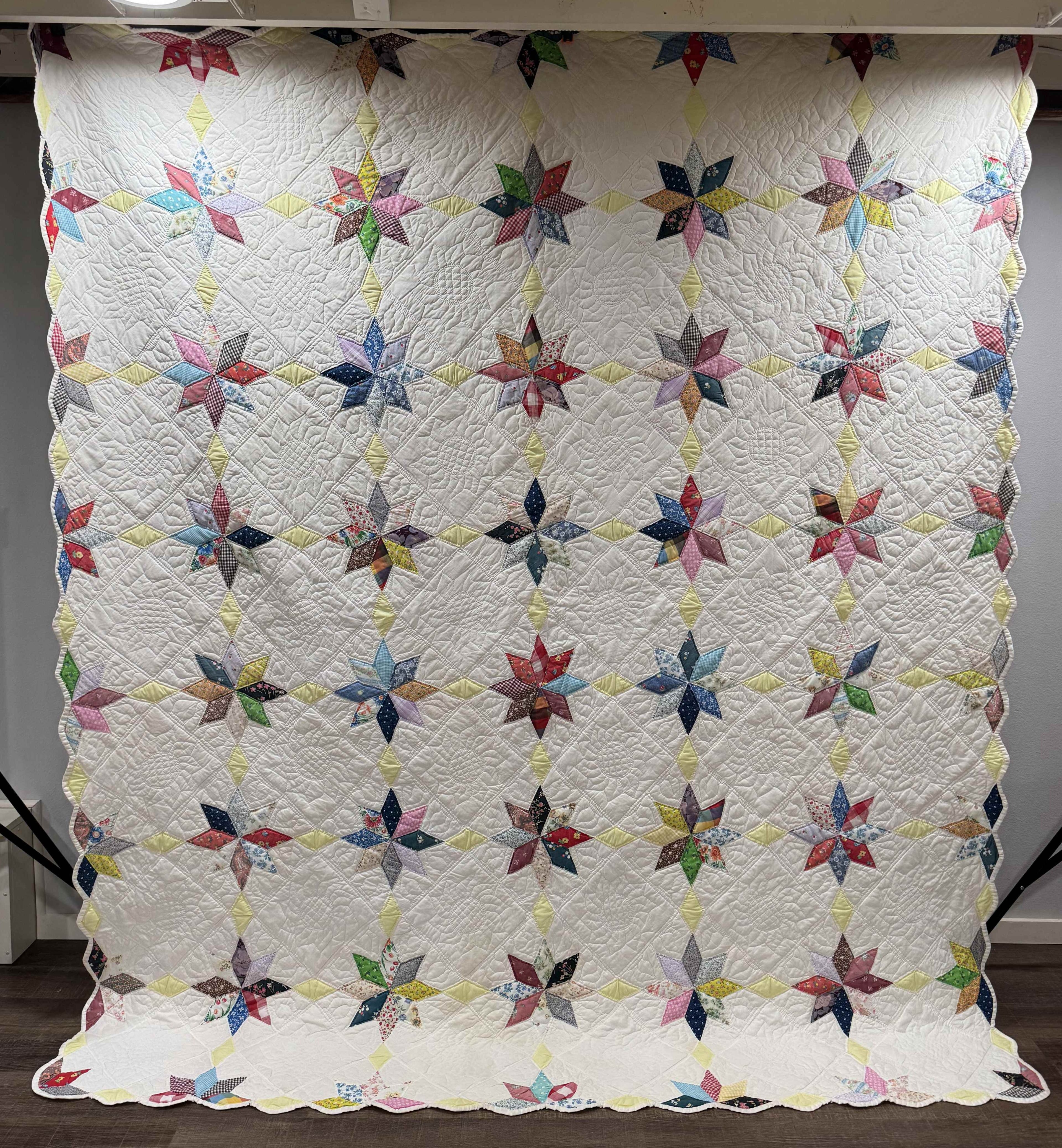 Vintage Eight-Point Star With Diamond Lattice Quilt