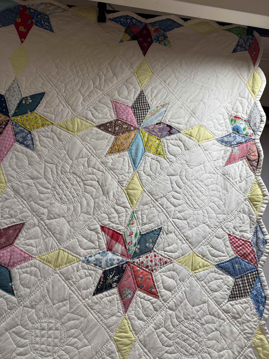 Vintage Eight-Point Star With Diamond Lattice Quilt