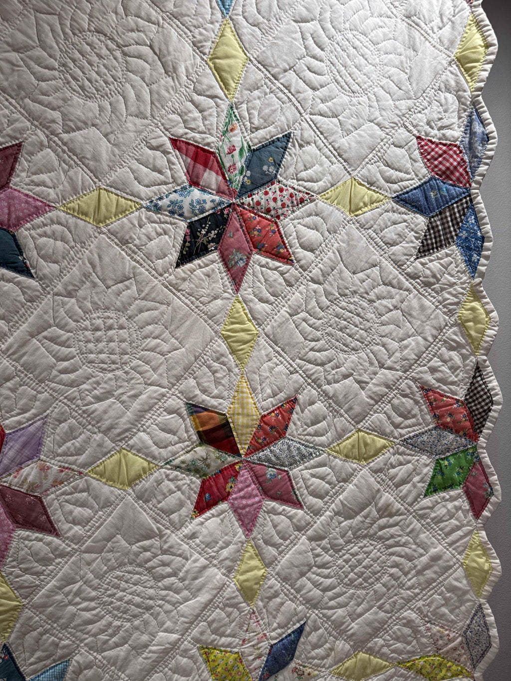 Vintage Eight-Point Star With Diamond Lattice Quilt