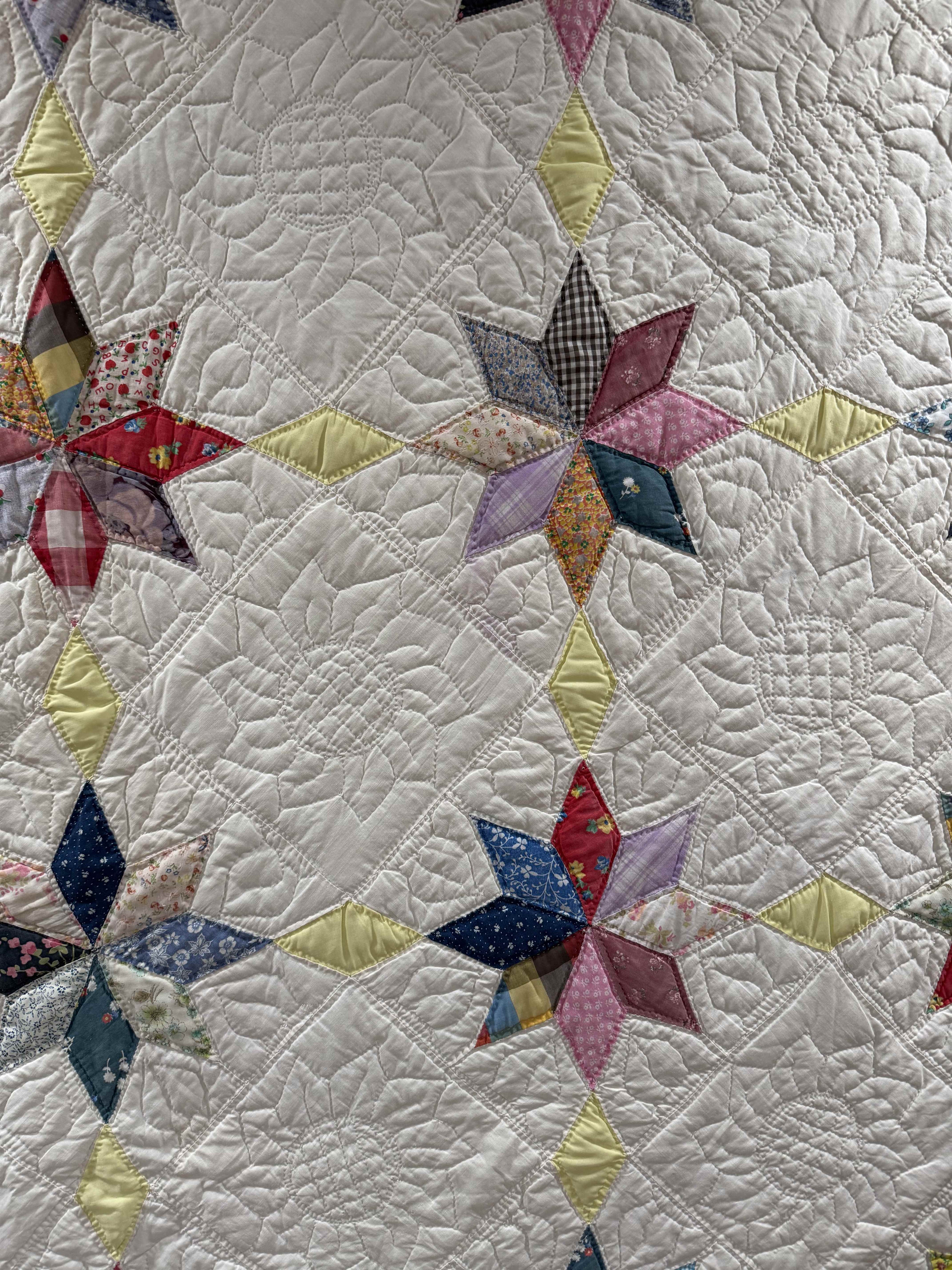 Vintage Eight-Point Star With Diamond Lattice Quilt