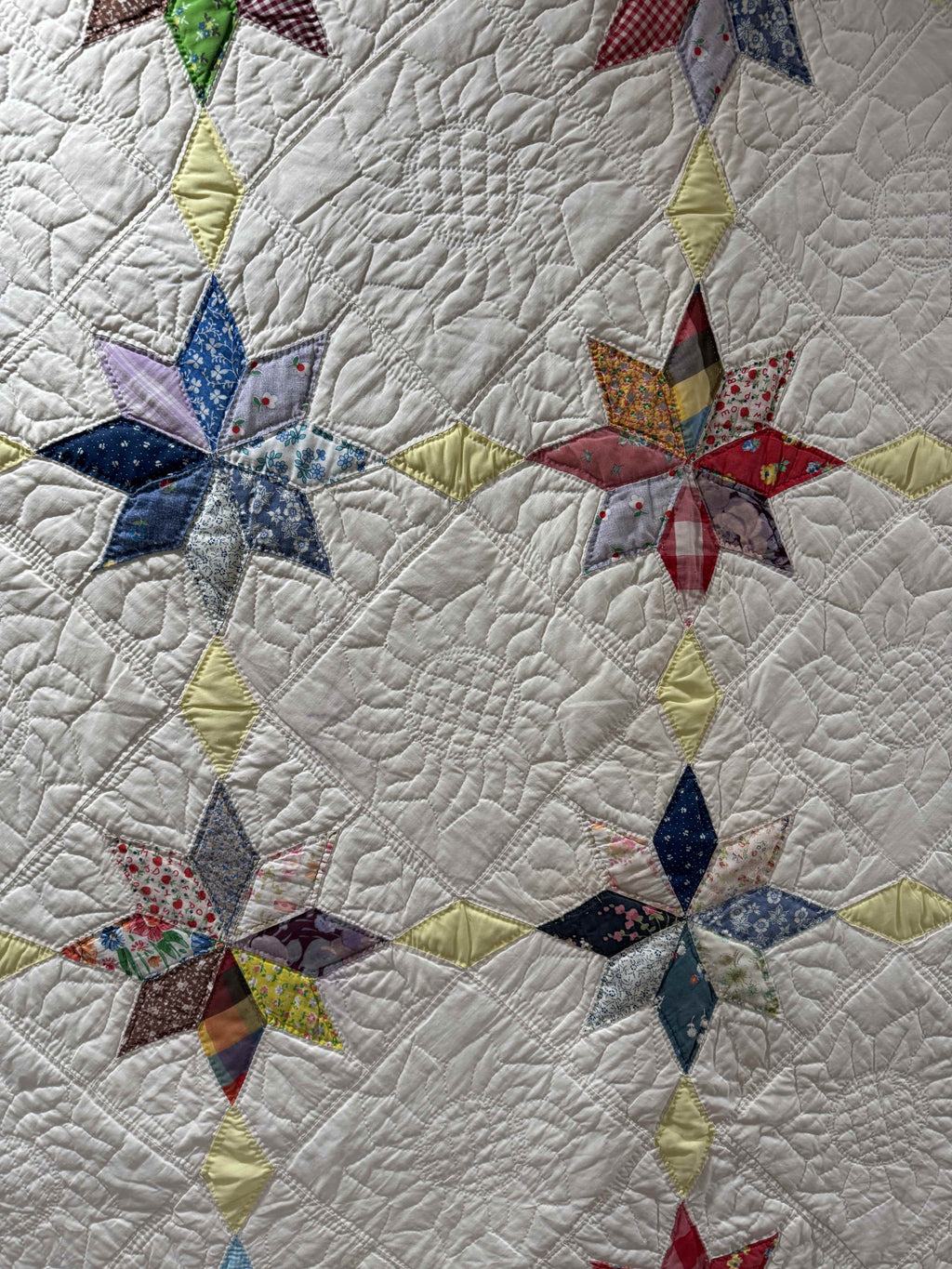 Vintage Eight-Point Star With Diamond Lattice Quilt