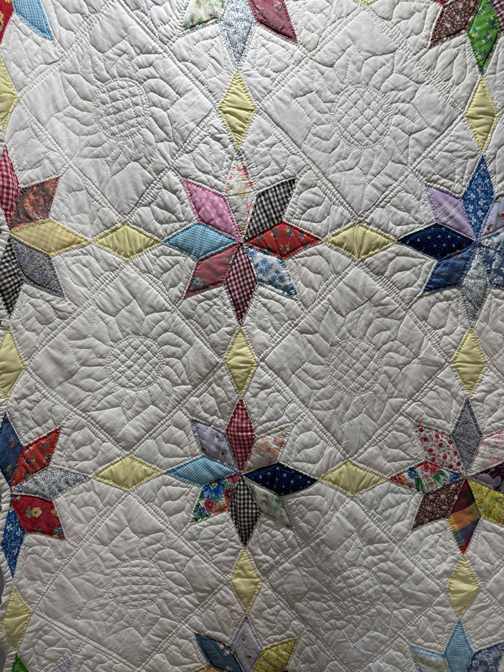 Vintage Eight-Point Star With Diamond Lattice Quilt