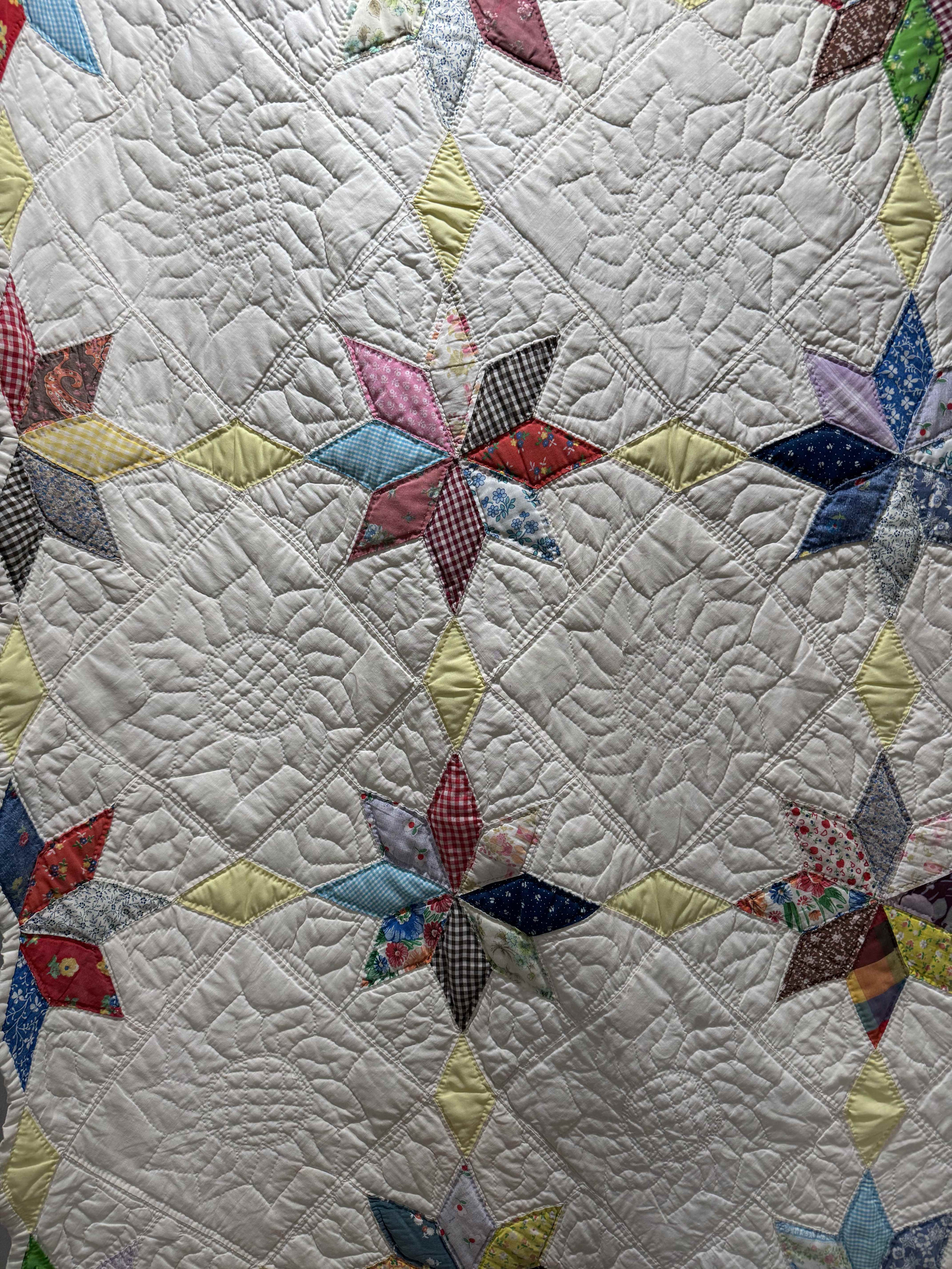 Vintage Eight-Point Star With Diamond Lattice Quilt