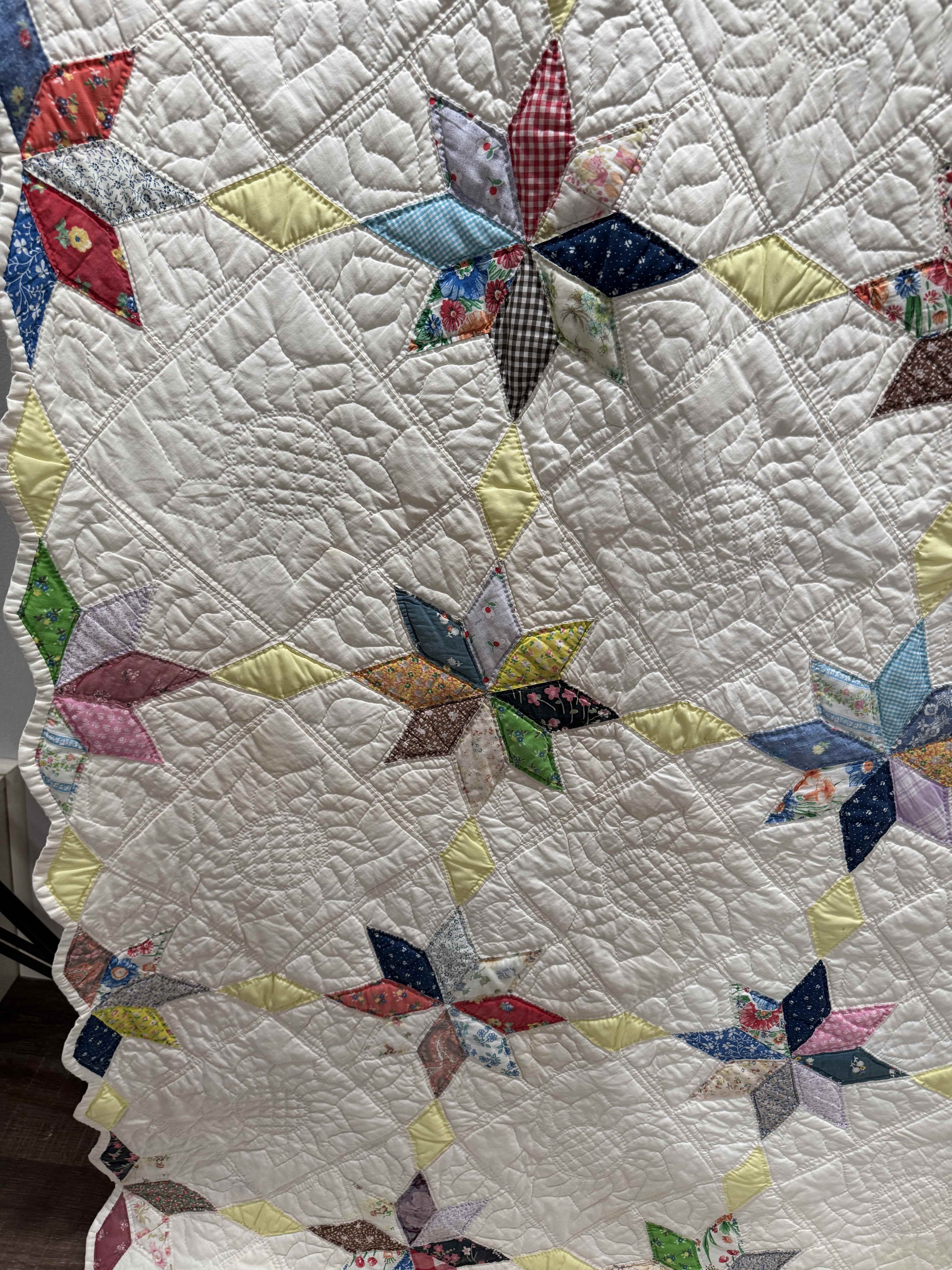 Vintage Eight-Point Star With Diamond Lattice Quilt