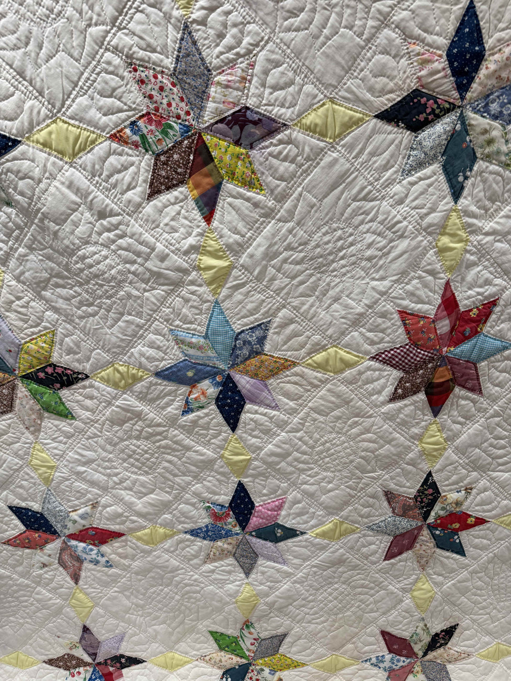 Vintage Eight-Point Star With Diamond Lattice Quilt