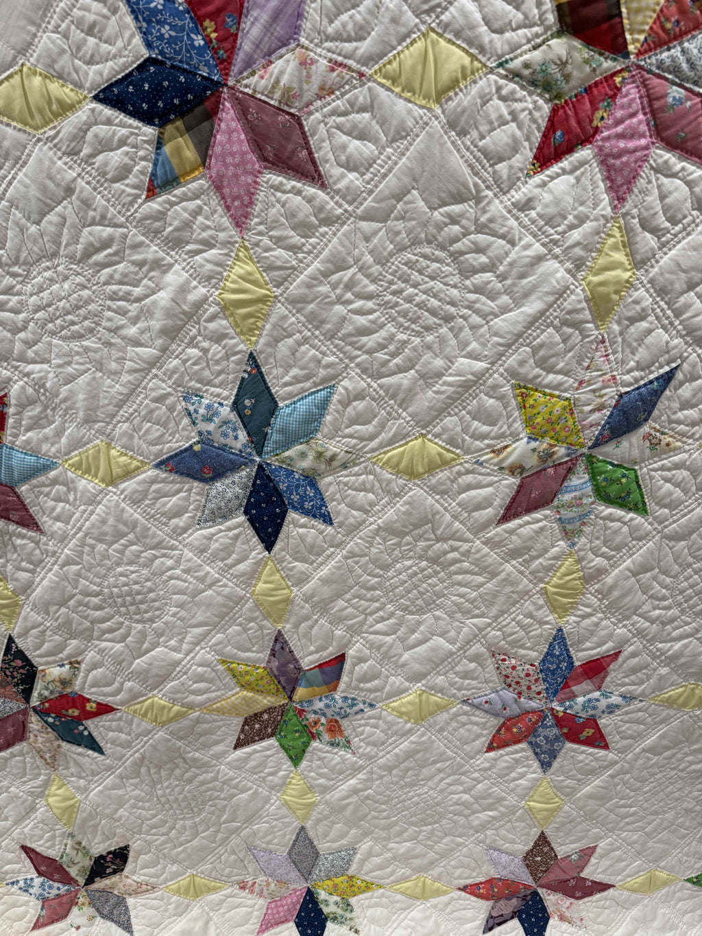 Vintage Eight-Point Star With Diamond Lattice Quilt