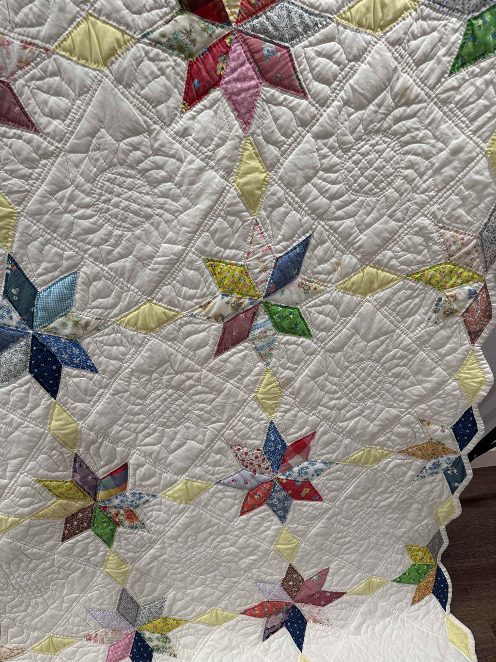 Vintage Eight-Point Star With Diamond Lattice Quilt