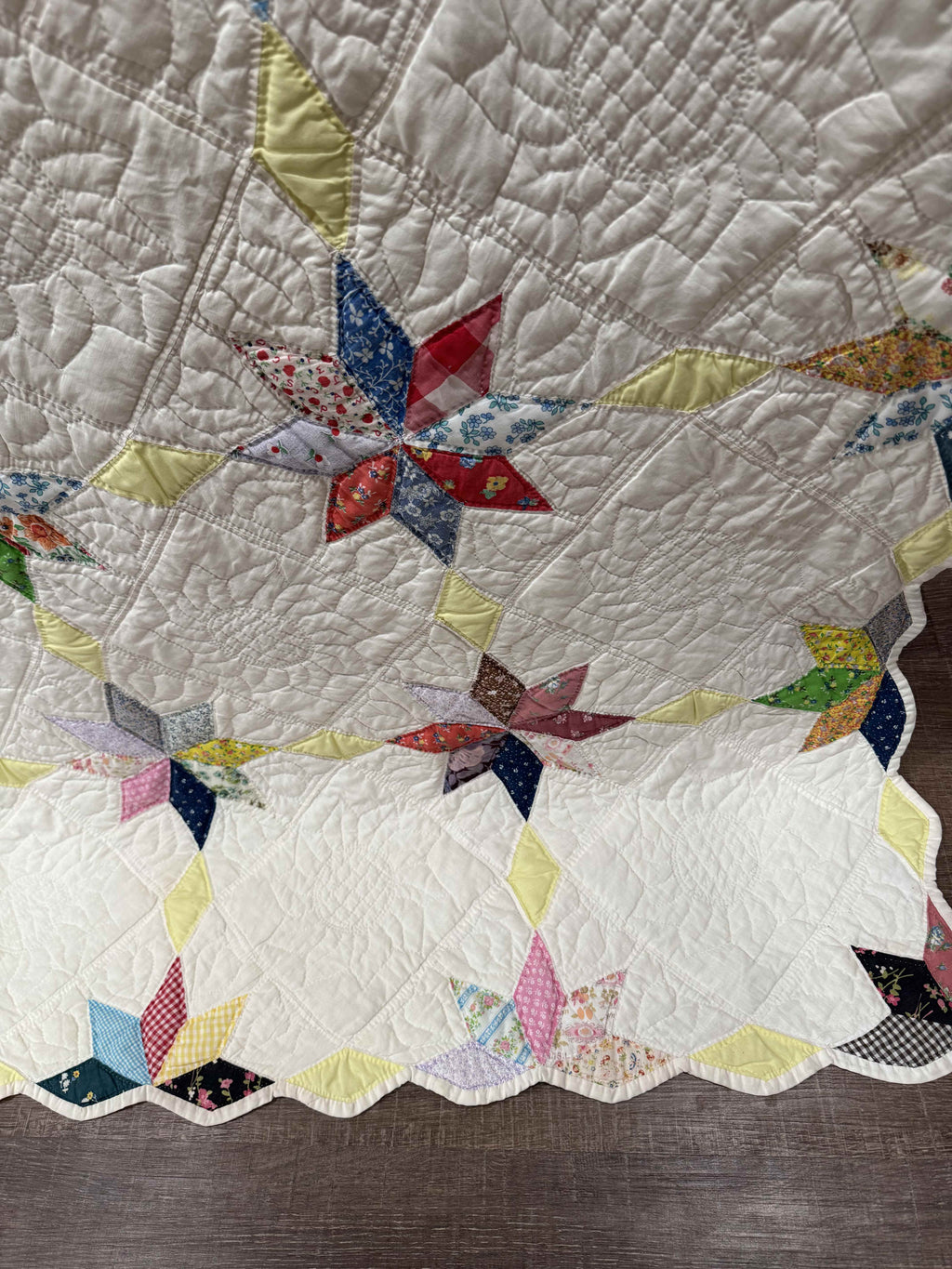 Vintage Eight-Point Star With Diamond Lattice Quilt