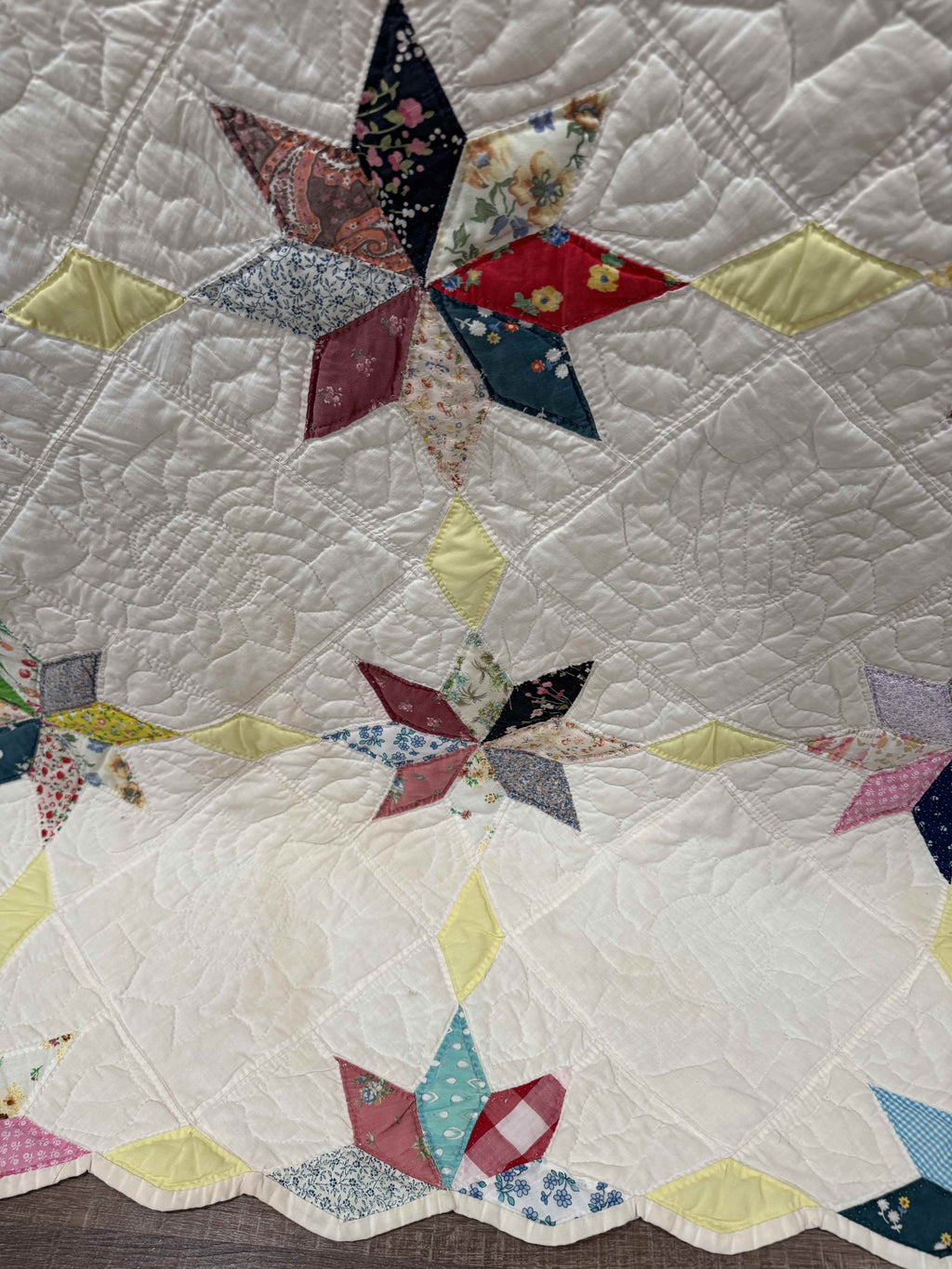 Vintage Eight-Point Star With Diamond Lattice Quilt