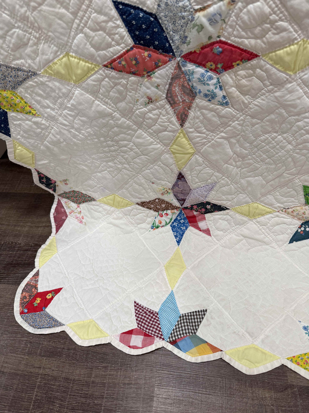 Vintage Eight-Point Star With Diamond Lattice Quilt