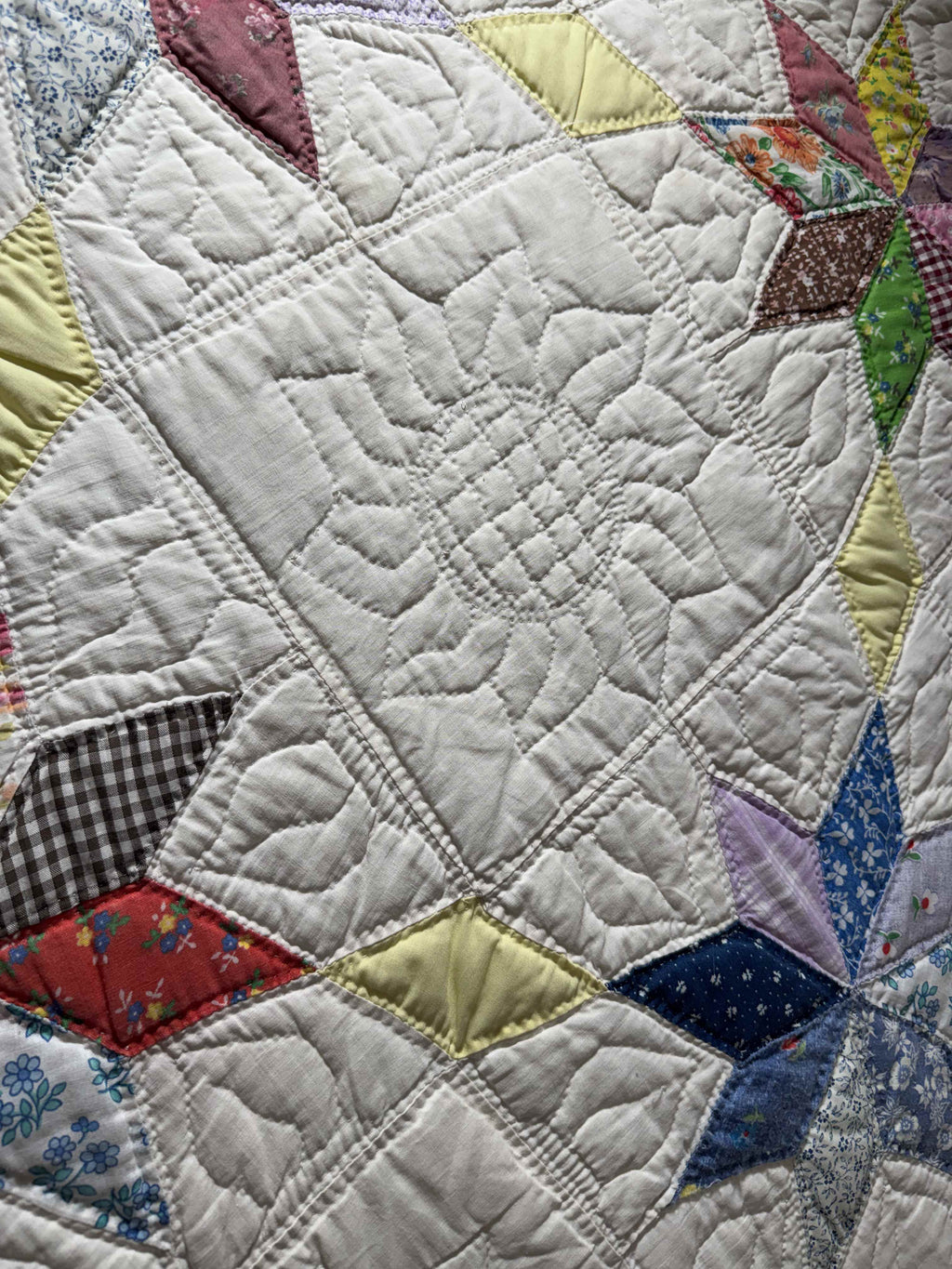 Vintage Eight-Point Star With Diamond Lattice Quilt