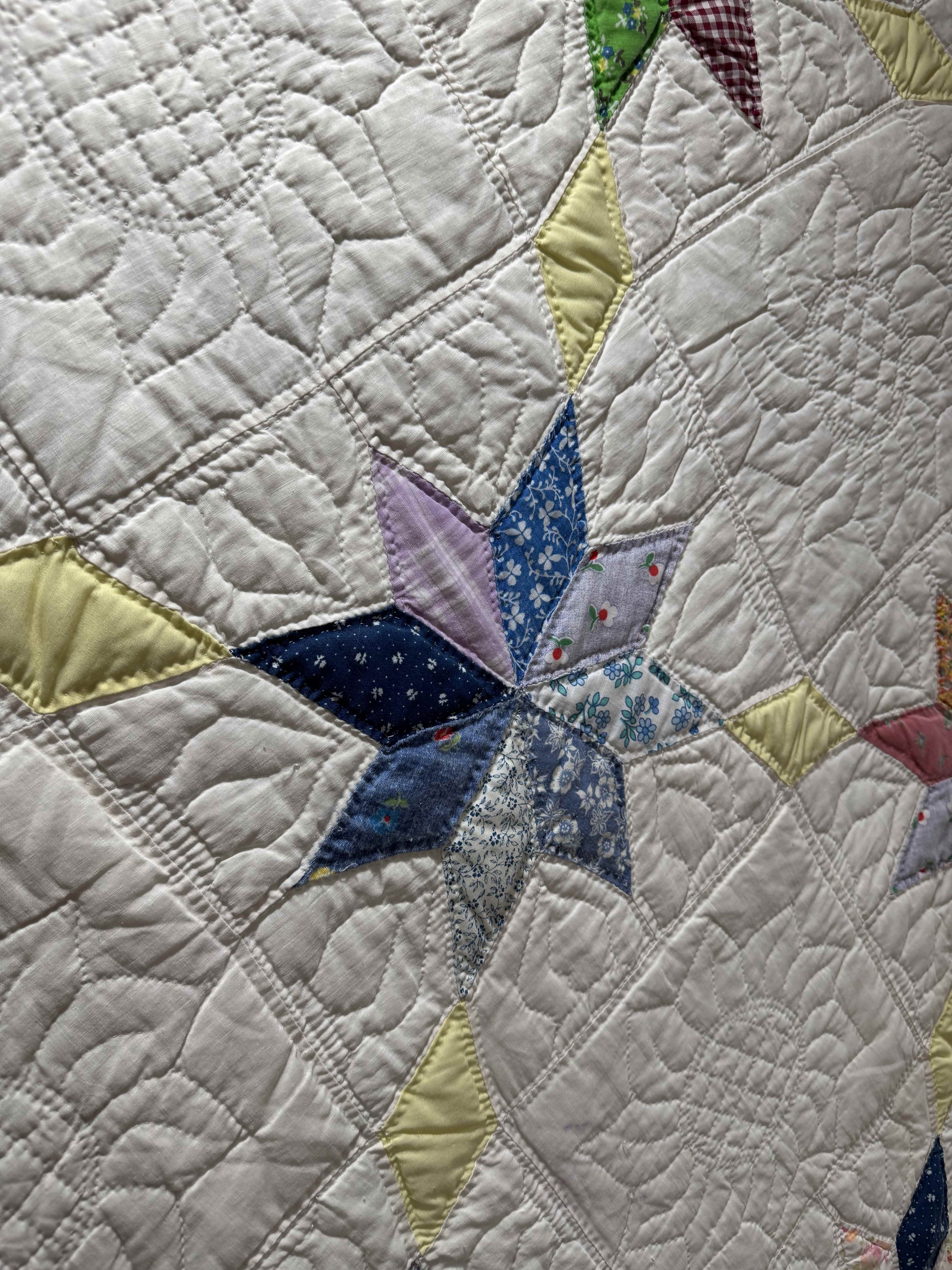 Vintage Eight-Point Star With Diamond Lattice Quilt
