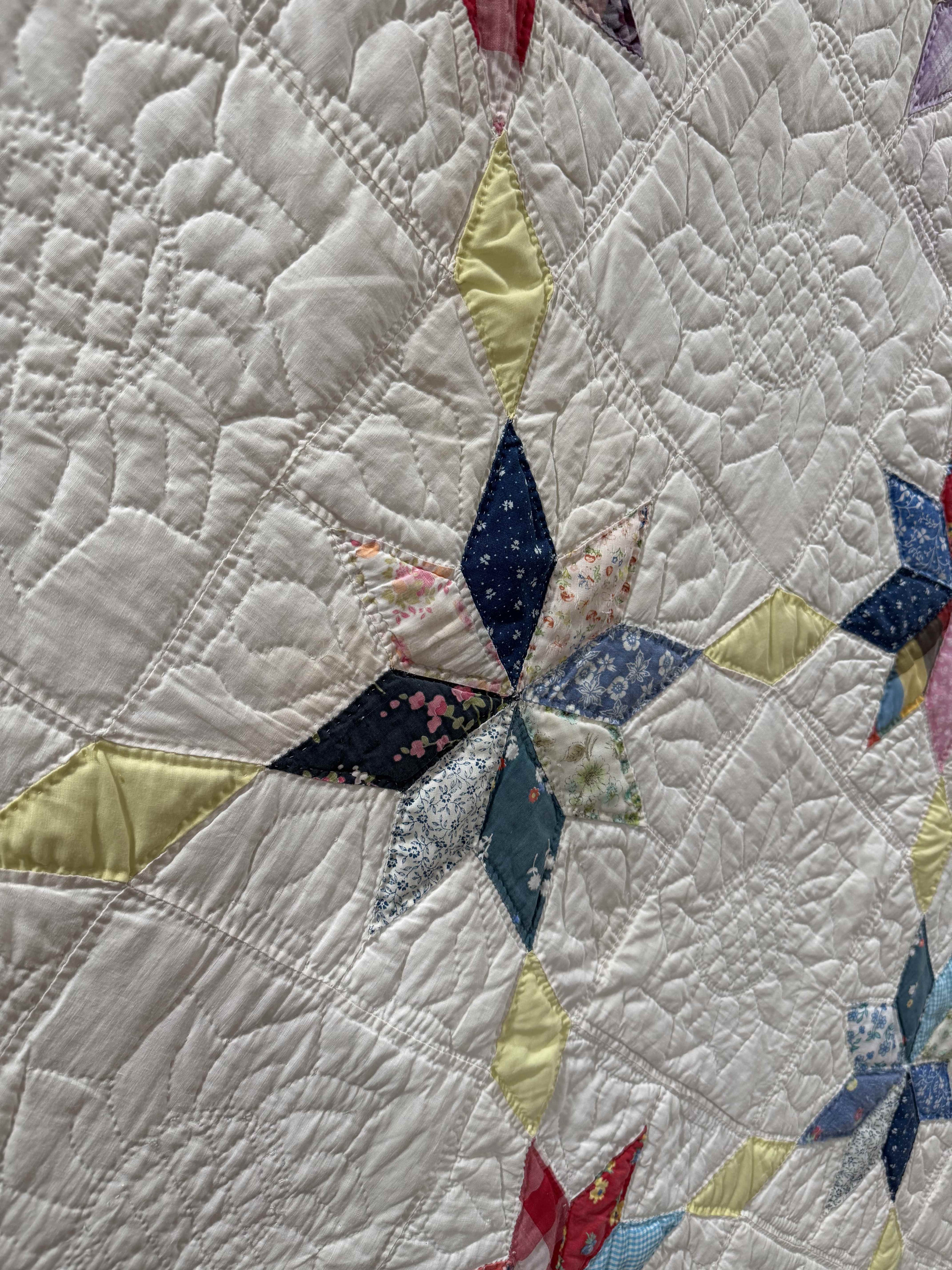 Vintage Eight-Point Star With Diamond Lattice Quilt