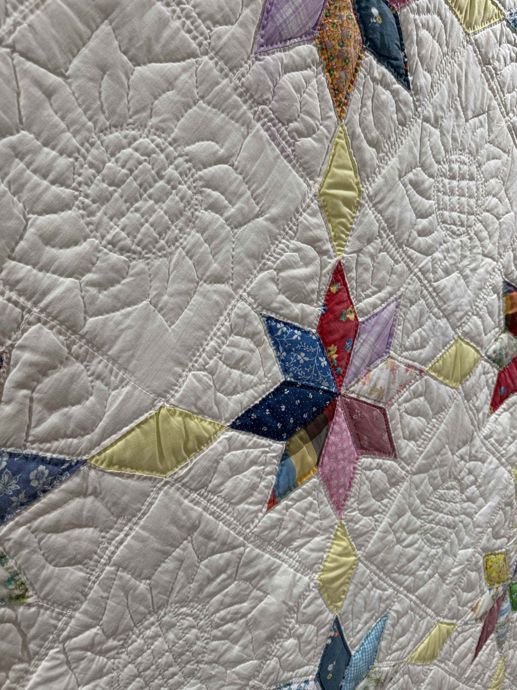 Vintage Eight-Point Star With Diamond Lattice Quilt