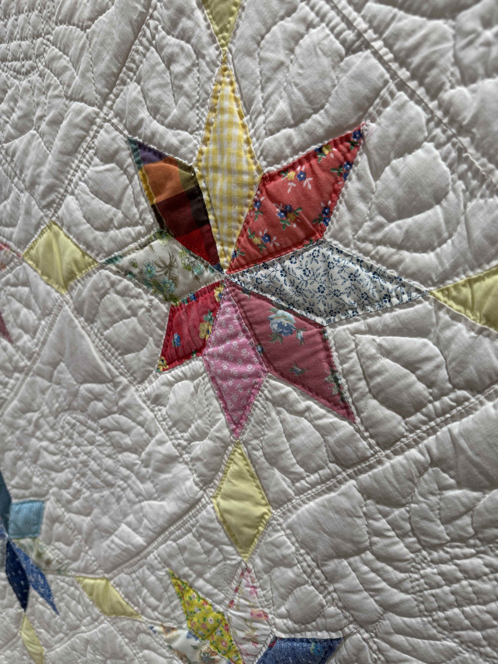 Vintage Eight-Point Star With Diamond Lattice Quilt