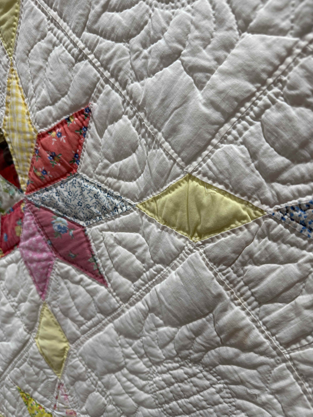 Vintage Eight-Point Star With Diamond Lattice Quilt