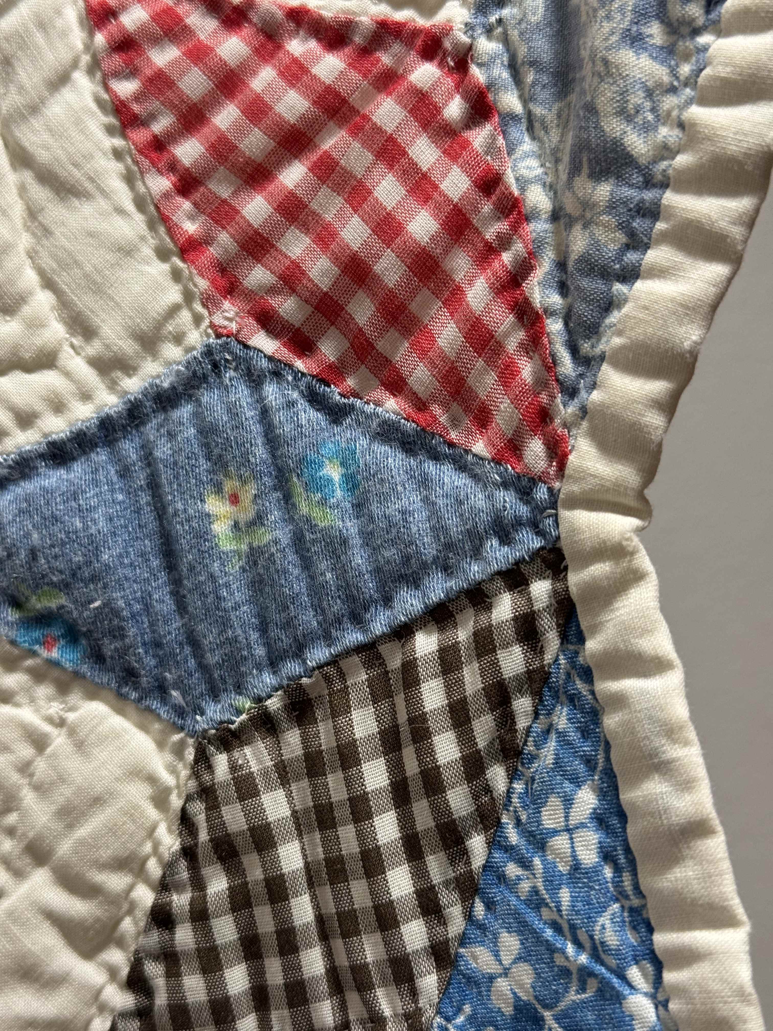 Vintage Eight-Point Star With Diamond Lattice Quilt