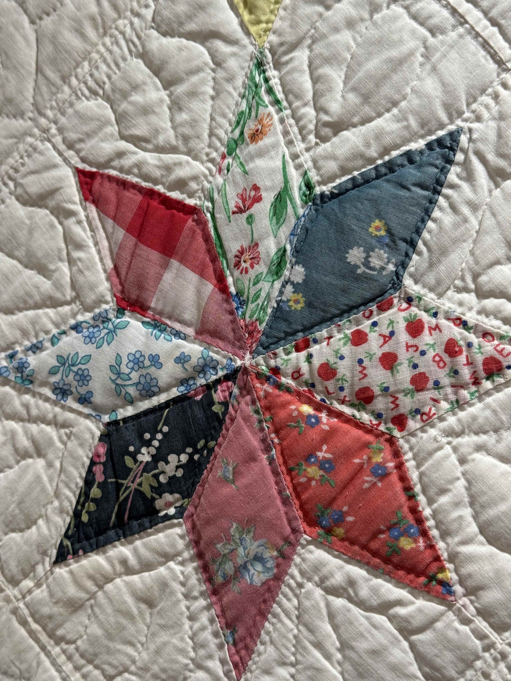 Vintage Eight-Point Star With Diamond Lattice Quilt
