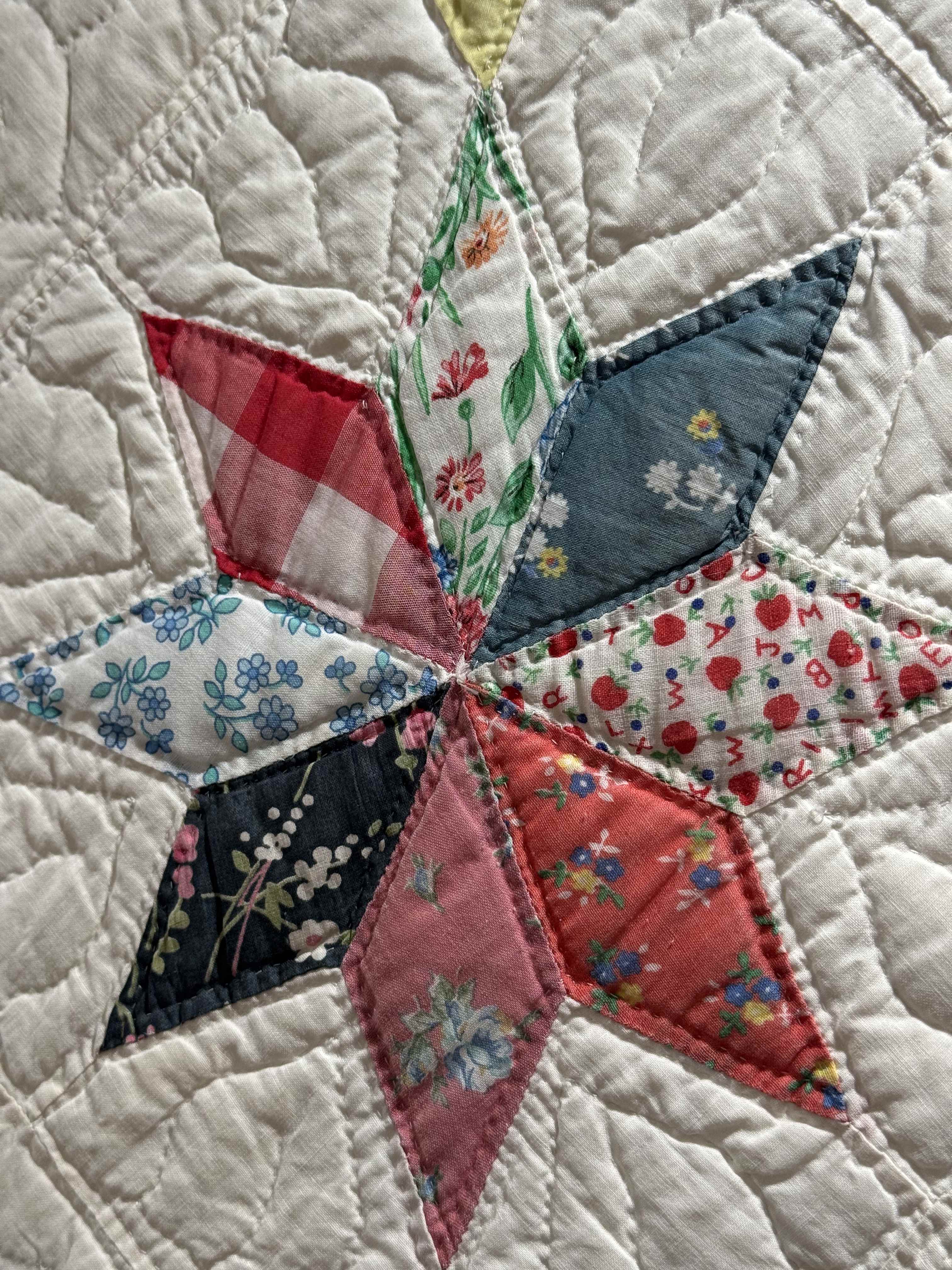 Vintage Eight-Point Star With Diamond Lattice Quilt