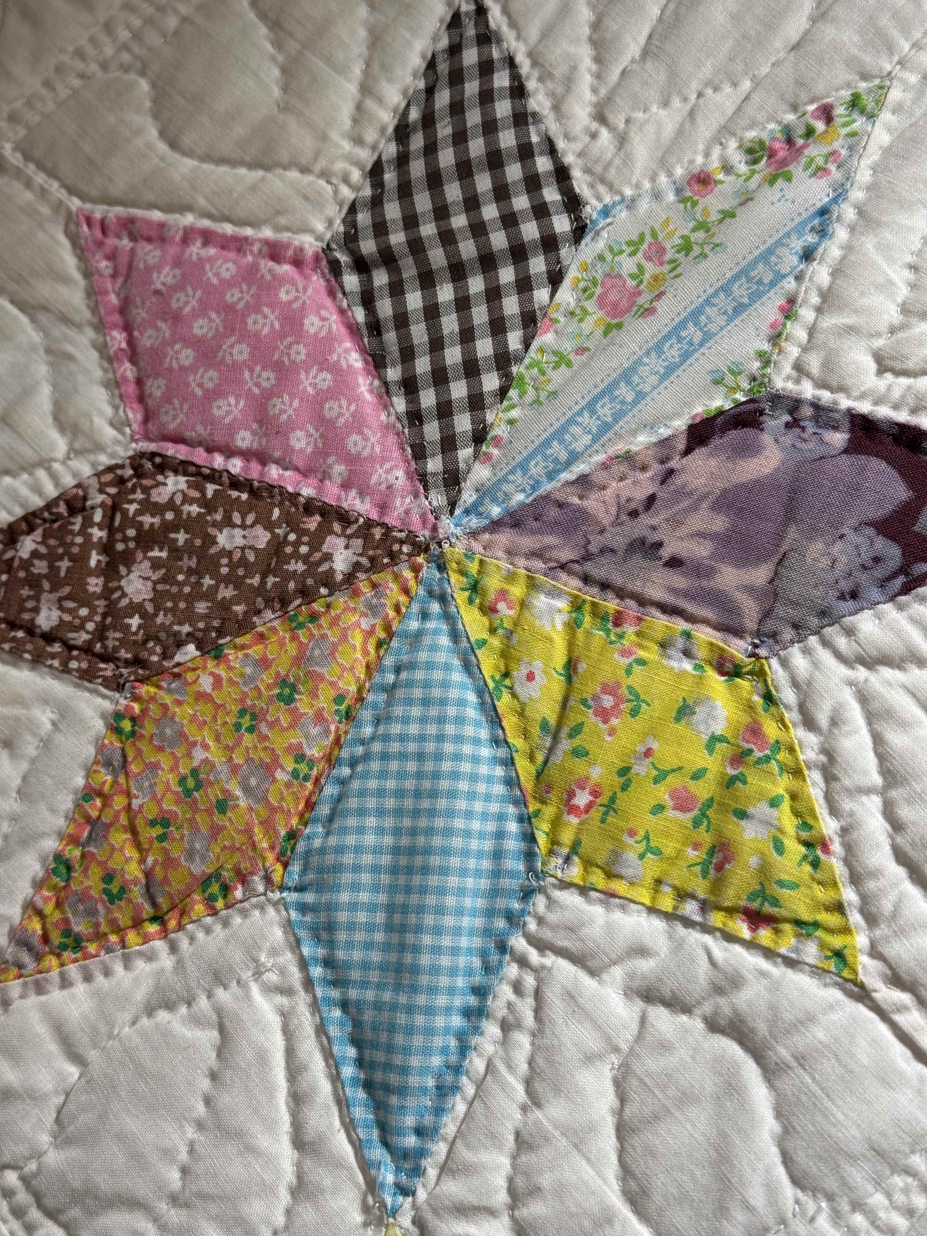 Vintage Eight-Point Star With Diamond Lattice Quilt