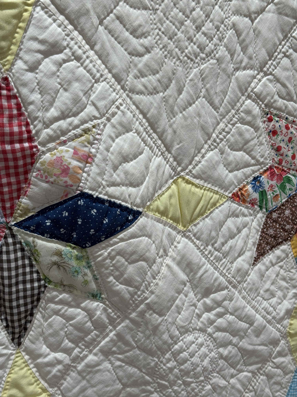 Vintage Eight-Point Star With Diamond Lattice Quilt