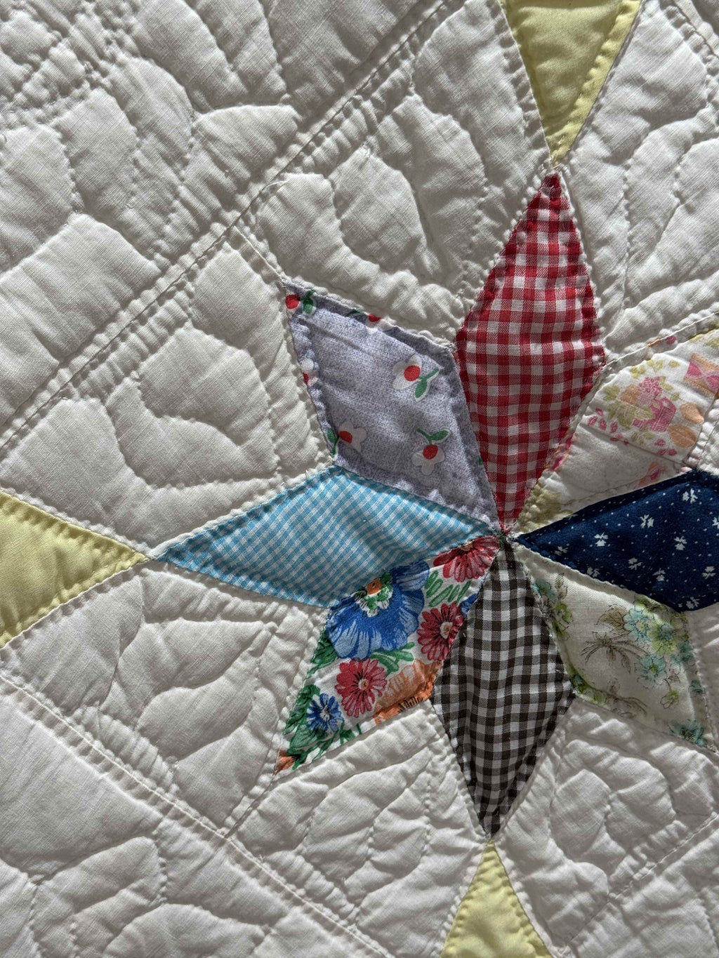 Vintage Eight-Point Star With Diamond Lattice Quilt