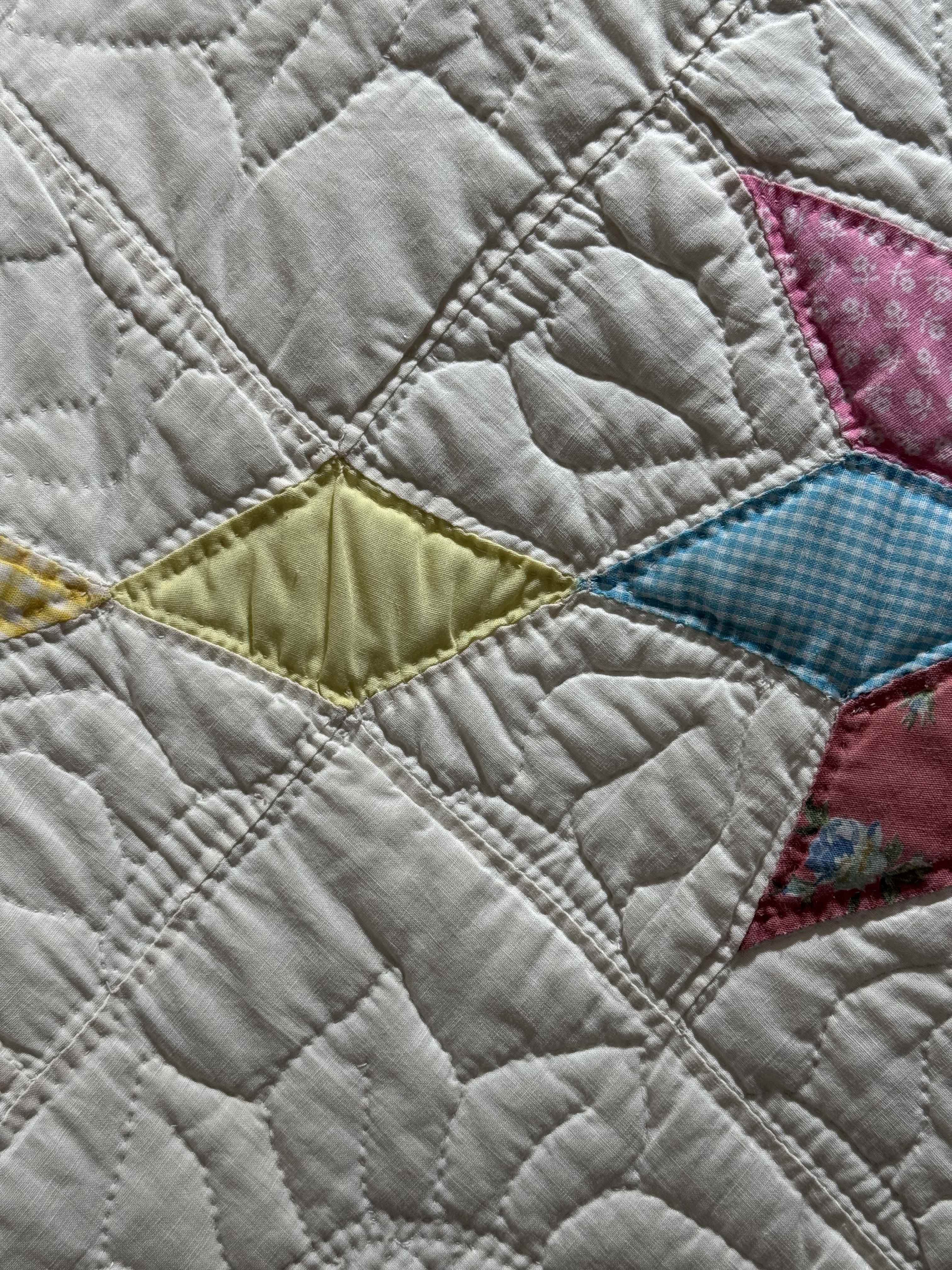 Vintage Eight-Point Star With Diamond Lattice Quilt