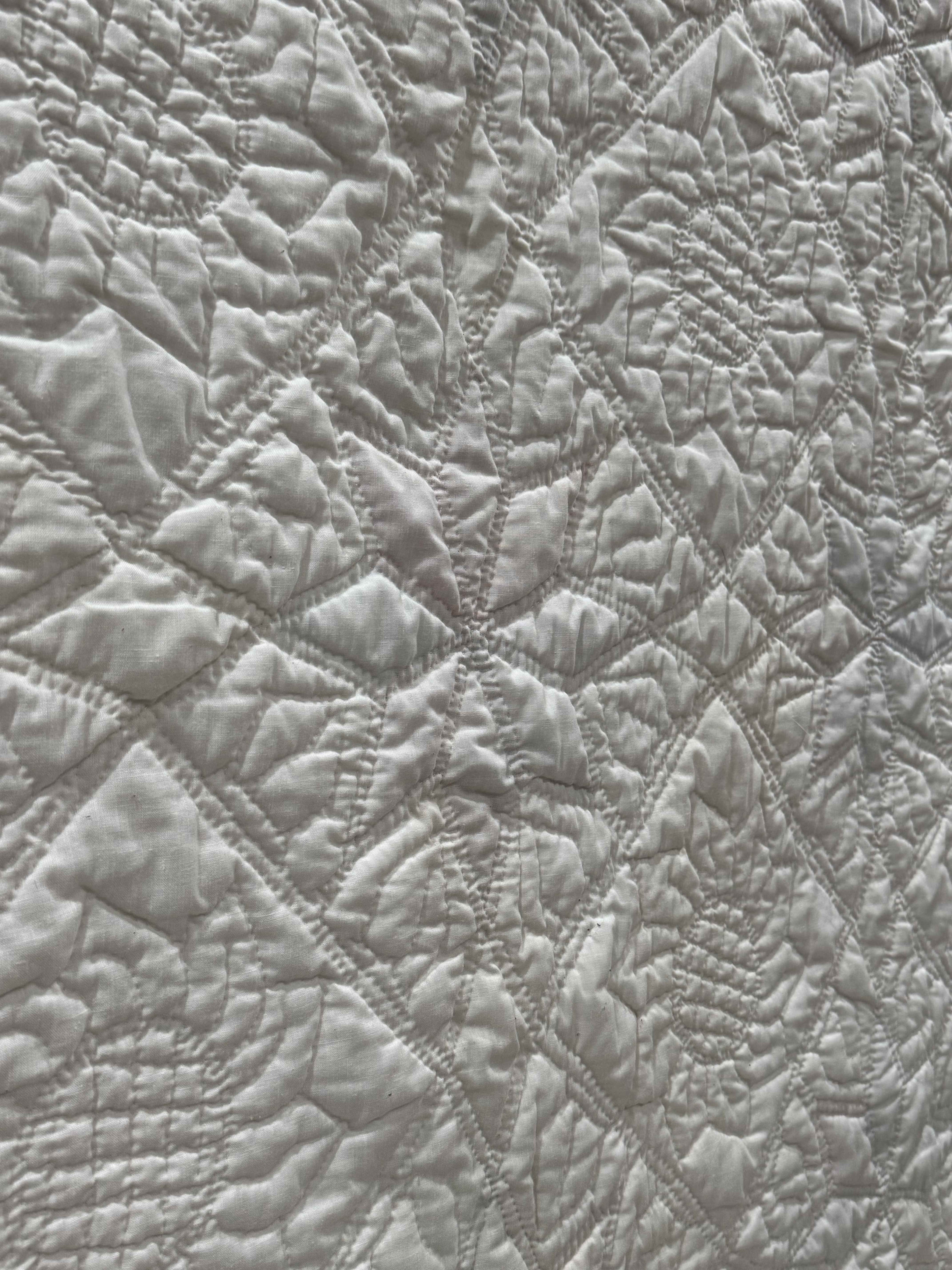 Vintage Eight-Point Star With Diamond Lattice Quilt