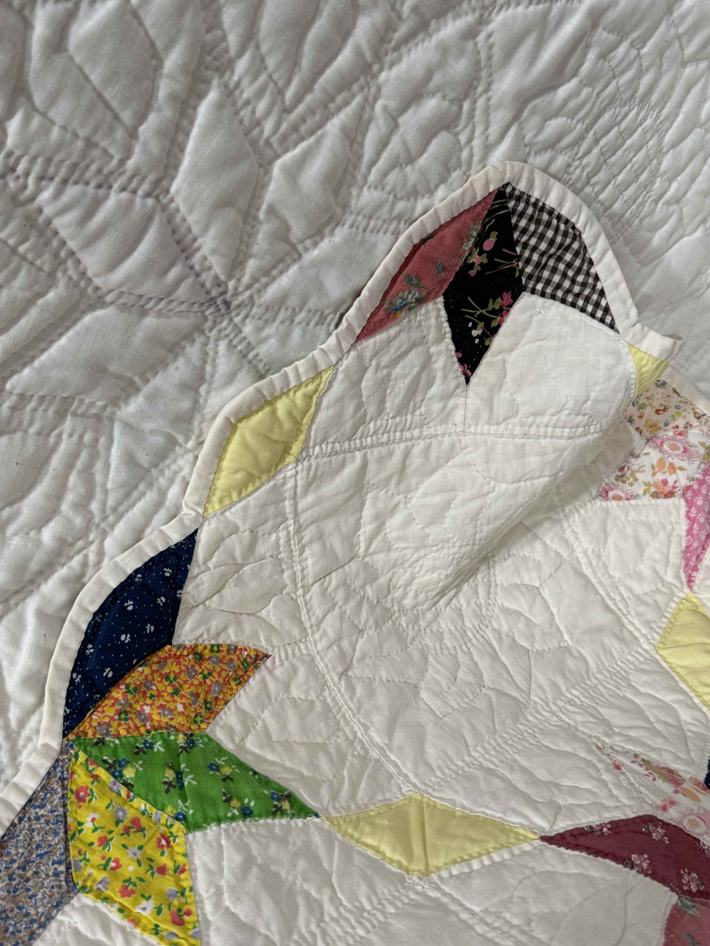 Vintage Eight-Point Star With Diamond Lattice Quilt