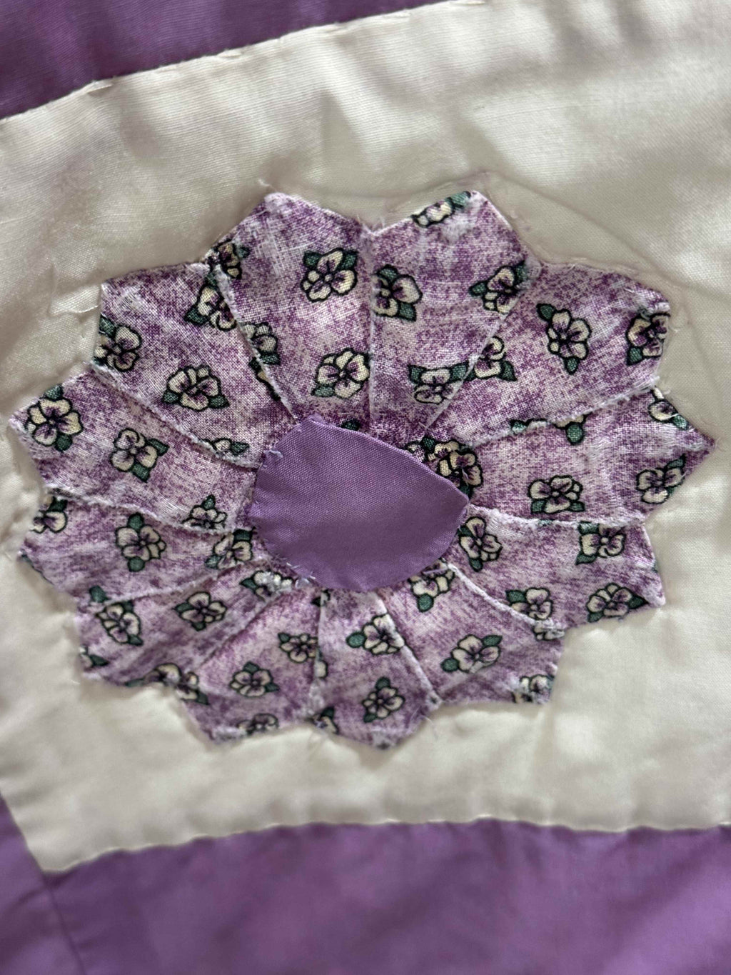 Vintage 12 Point Dresden Plate Quilt