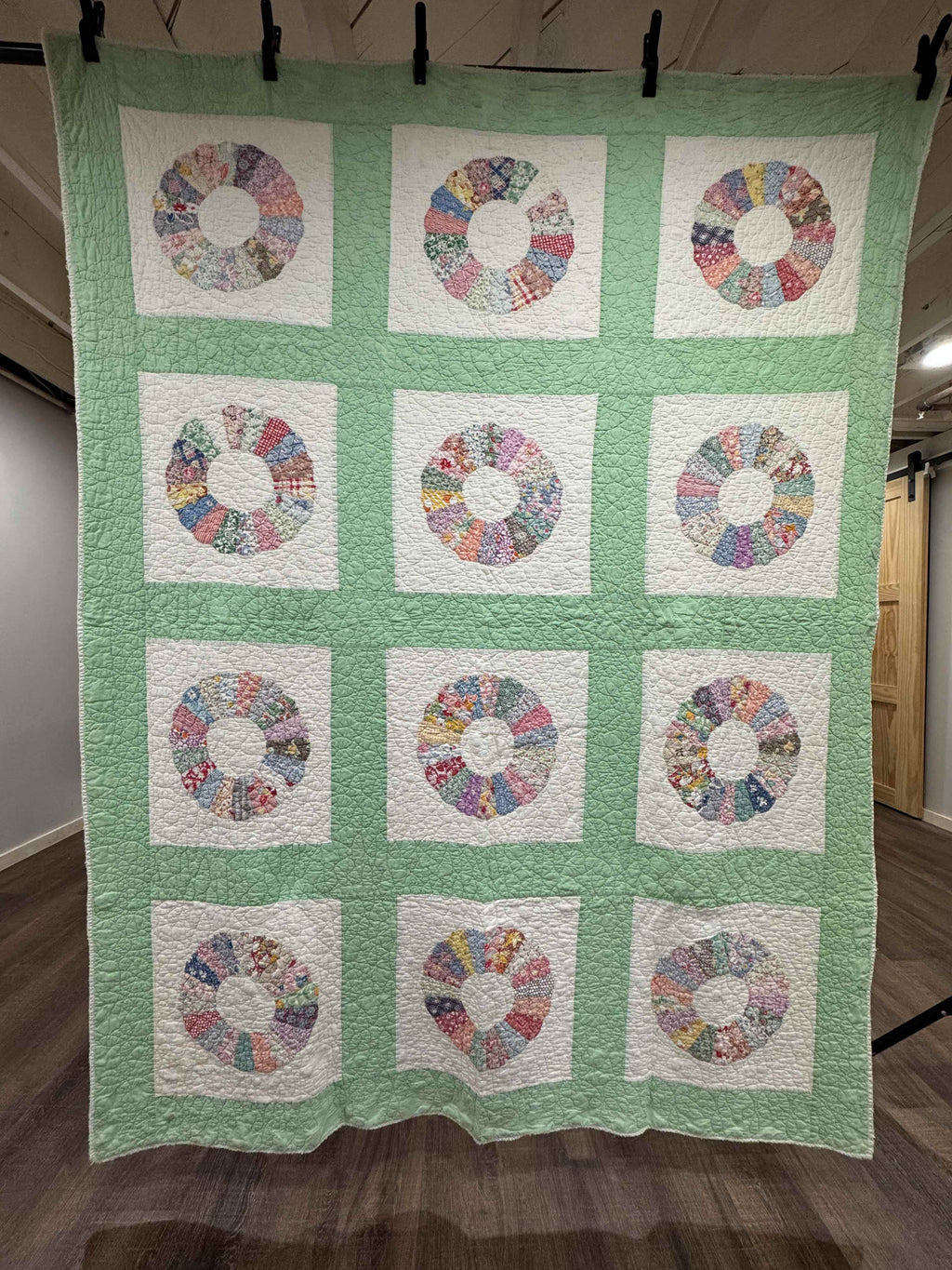 Vintage Quilt Dresden Plate